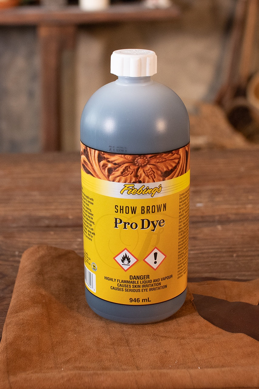 Fiebing's Oil Dye - 946ml (32oz) Leather Dye for Shoes, Bags & Furniture - Show Brown Color - Perfect for Leather Crafting, Repair & Restoration Projects