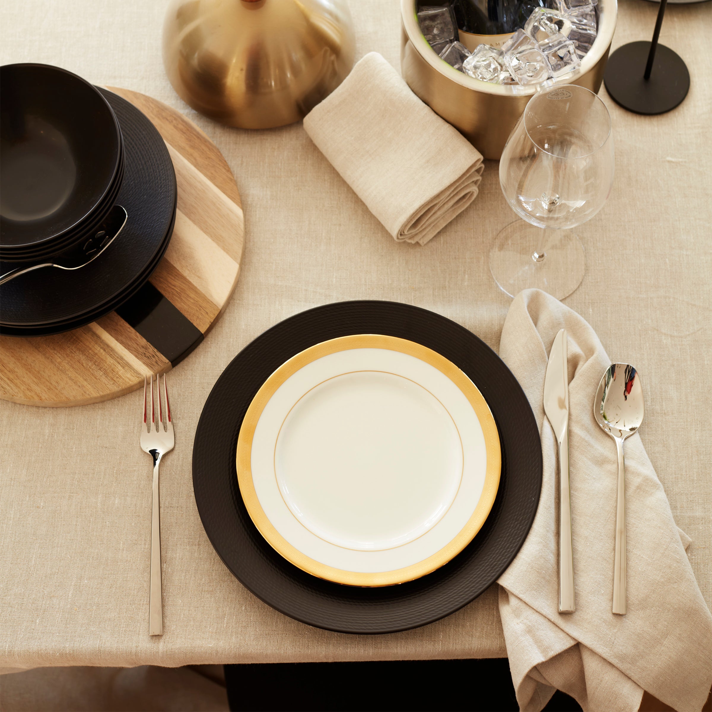 LX Collective Black 12-Piece Dinnerware Set - Porcelain Plates, Bowls & Mugs for 4 People - Elegant Tableware for Dinner Parties, Family Meals & Everyday Use