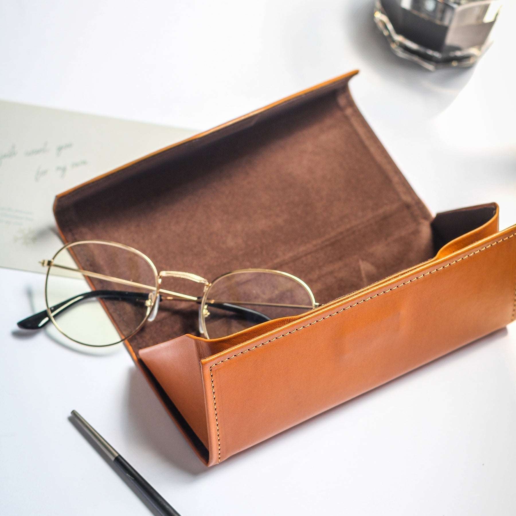 Premium Magnetic Eyewear Holder - Strong Grip for Glasses & Sunglasses - Space-Saving Eyewear Organizer for Home, Office & Car