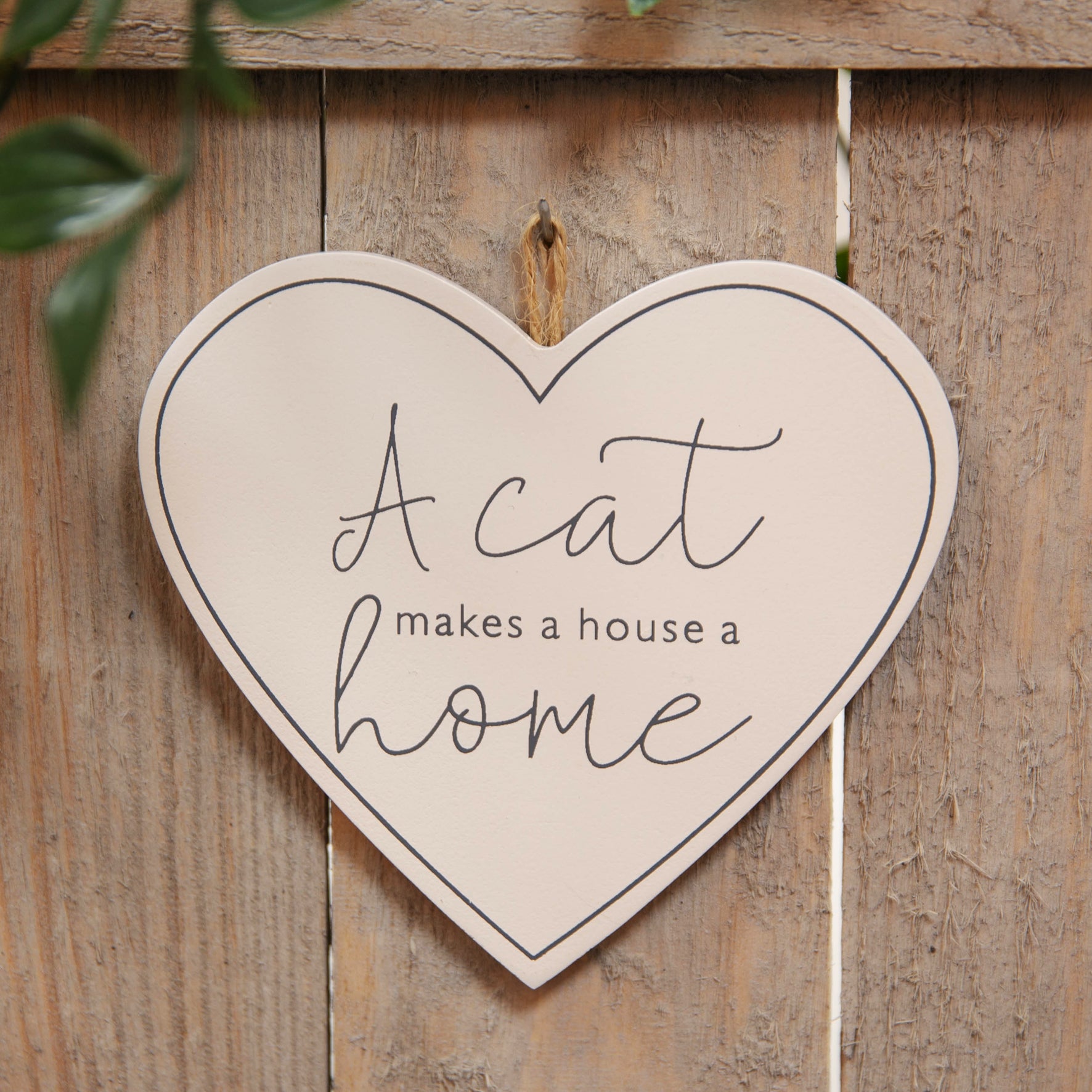 Heart-Shaped Wooden Cat Hanging Plaque - Handmade Home Decor for Pet Lovers | Perfect for Living Room, Bedroom, or Nursery Wall Decor