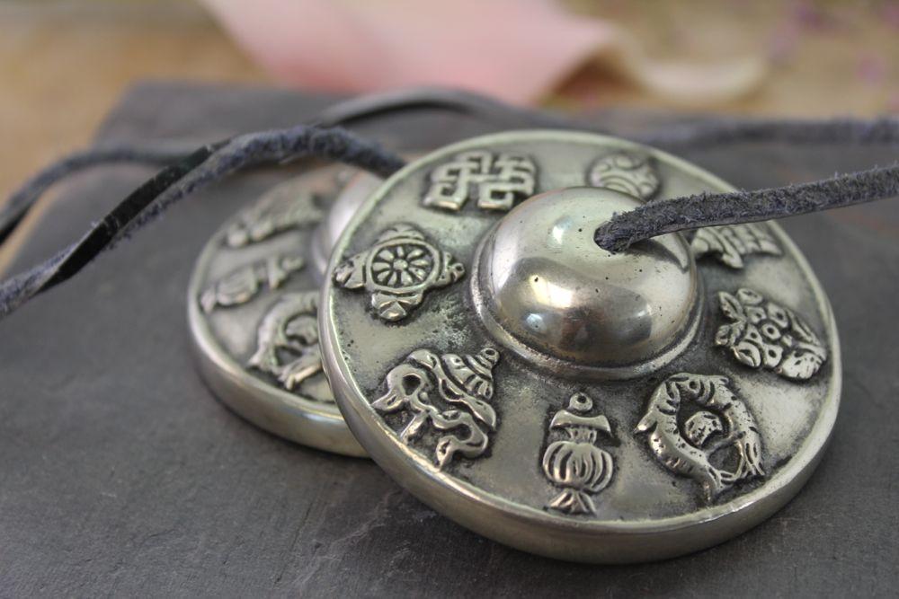 8 Auspicious Symbols Tingshas - Tibetan Meditation Bells for Yoga, Mindfulness & Spiritual Healing | Handcrafted Buddhist Ritual Instruments for Sound Therapy & Relaxation