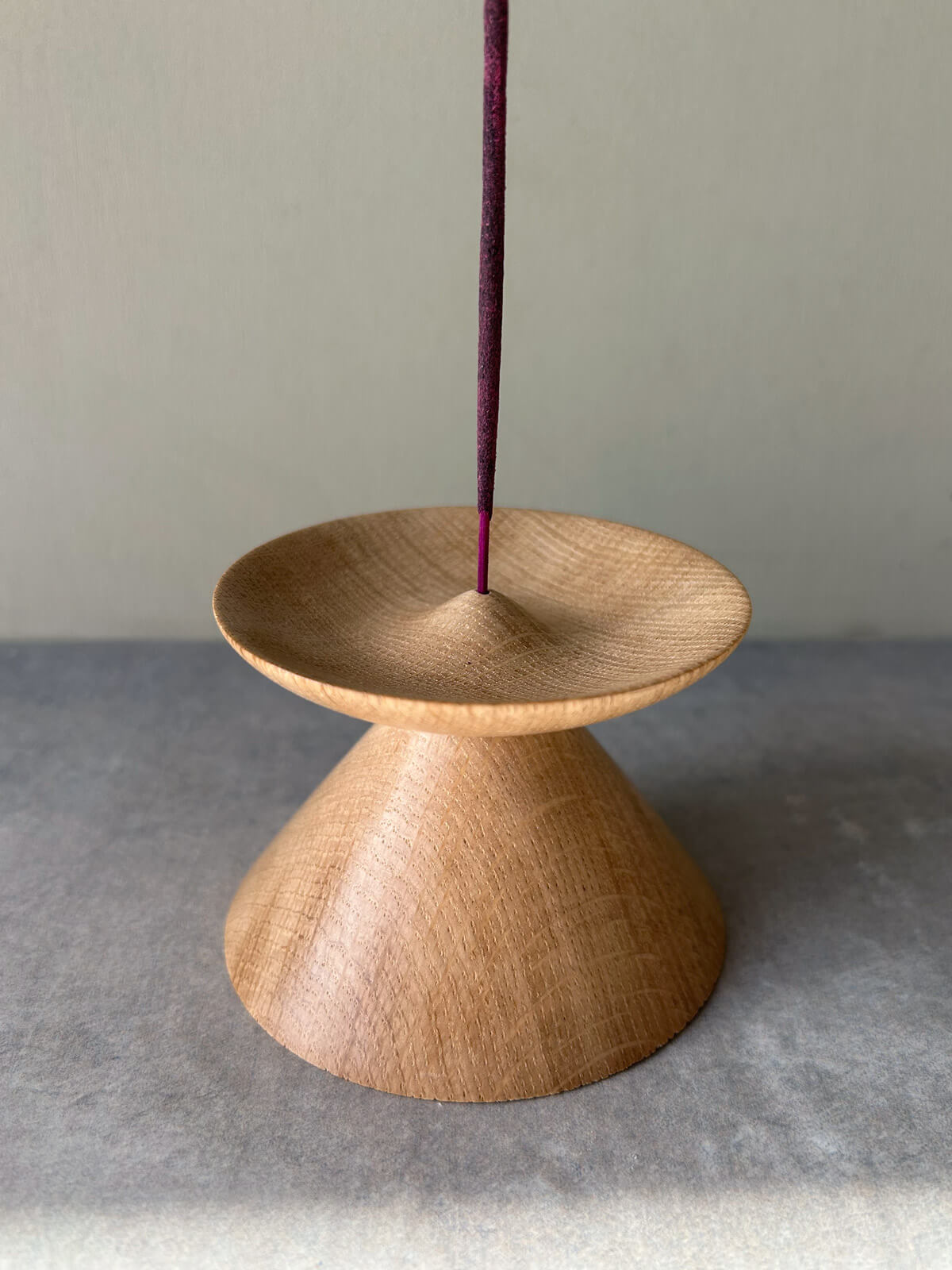 Handmade Scottish Oak Incense Holder with Solar Power - Natural Wood Aromatherapy Burner for Meditation, Yoga & Home Decor