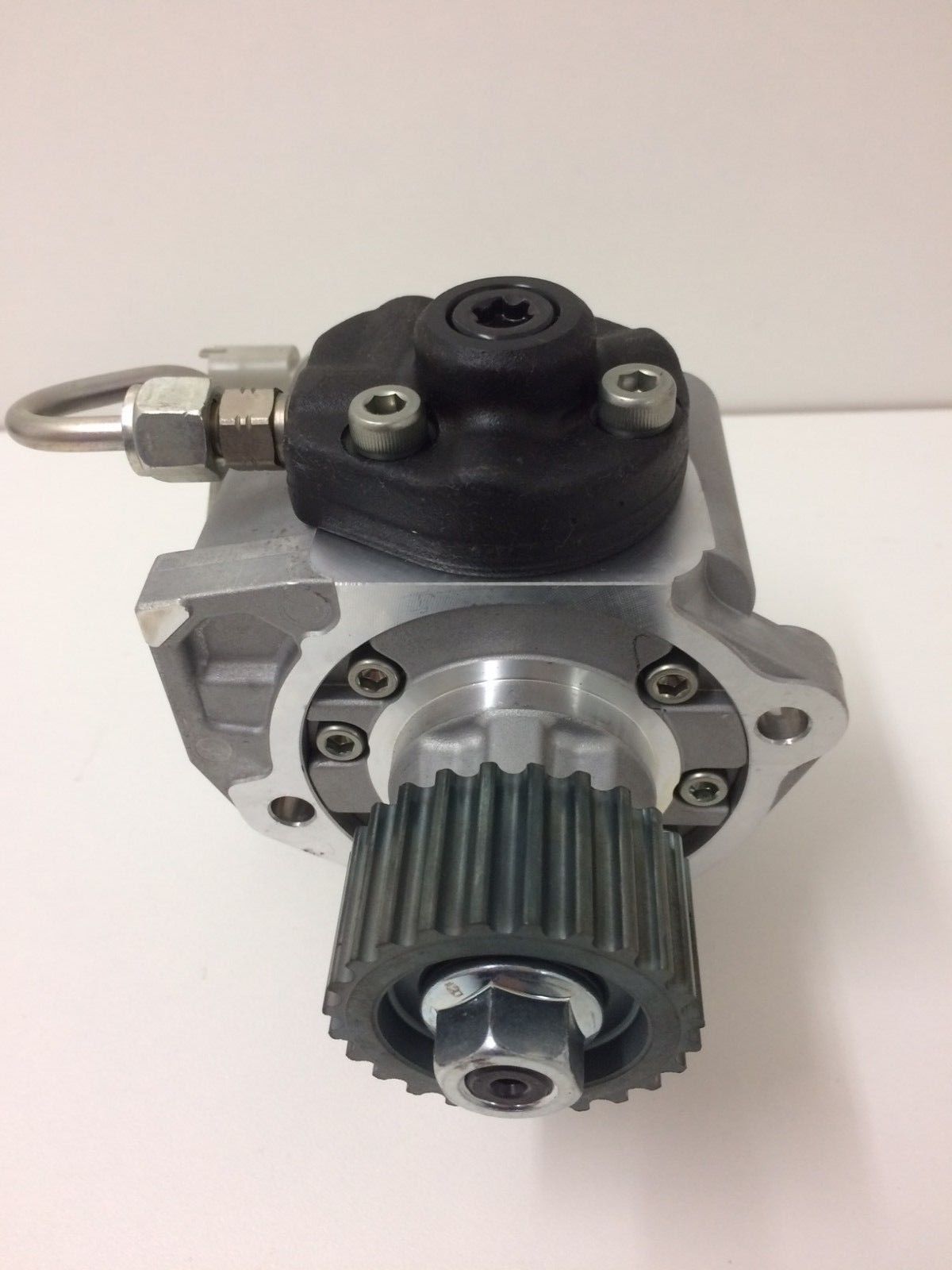Genuine Holden RG Colorado 2.8L Duramax Diesel Fuel Injection Pump 2014-2020 - Replacement Part for Improved Engine Performance & Fuel Efficiency