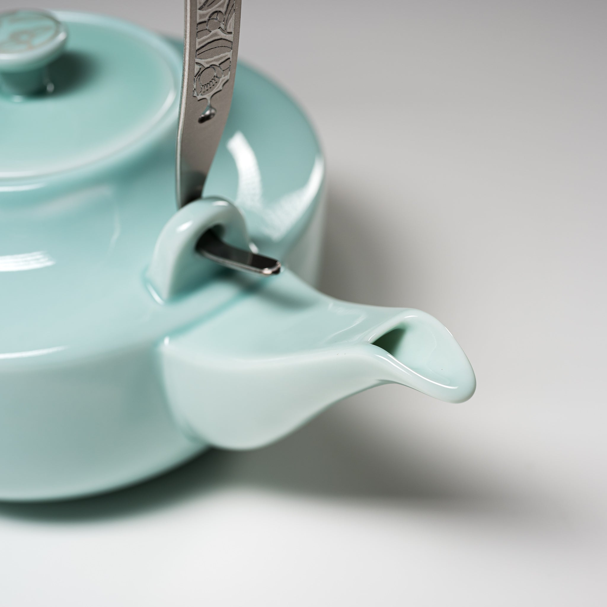 Handmade Japanese Teapot by Nishikawa - Premium Tiffany Blue Ceramic Teapot for Loose Leaf Tea | Perfect for Afternoon Tea, Gifts & Japanese Tea Ceremonies
