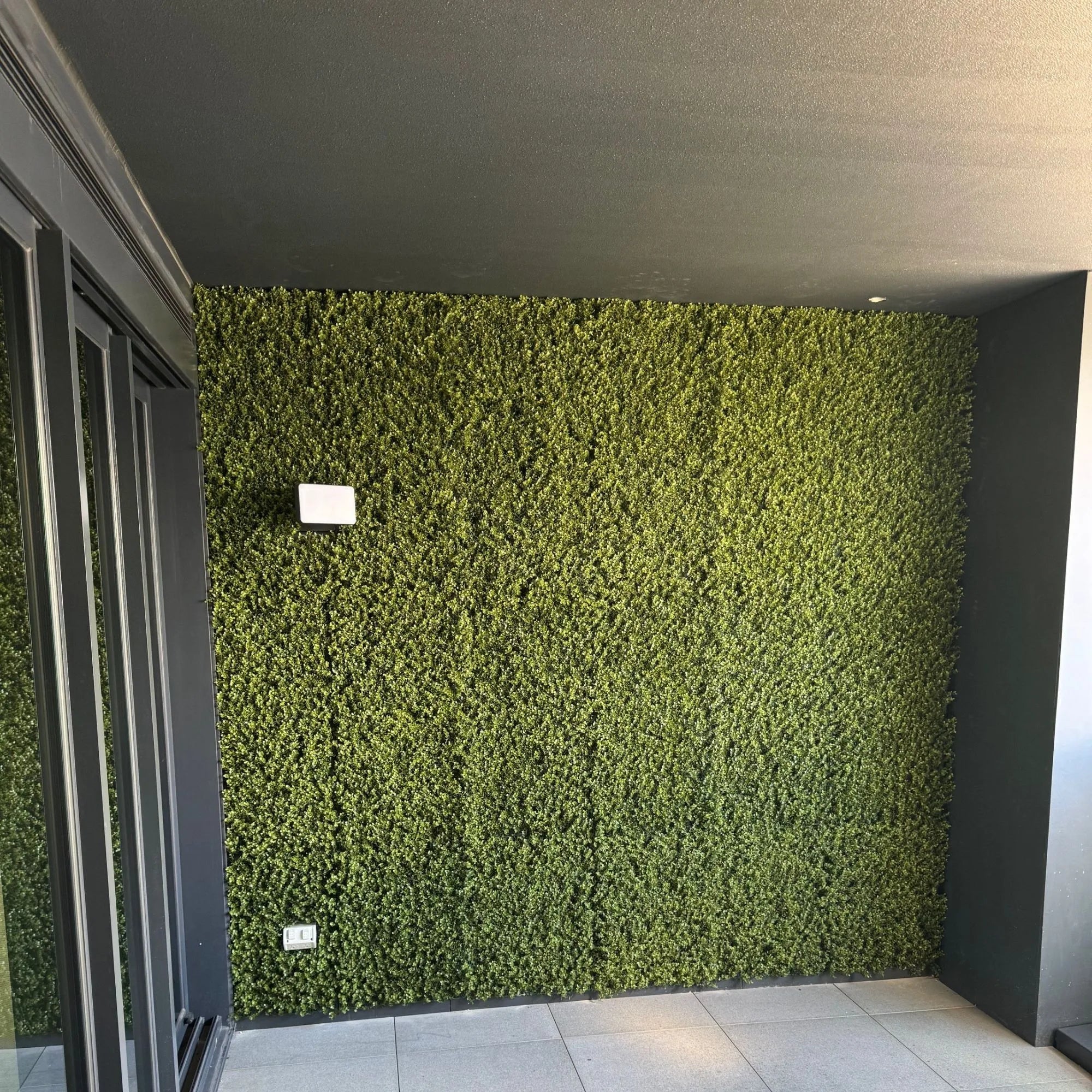 Premium Artificial Boxwood Hedge Panel 1m x 1m - UV Resistant Privacy Screen for Garden, Balcony & Outdoor Decor