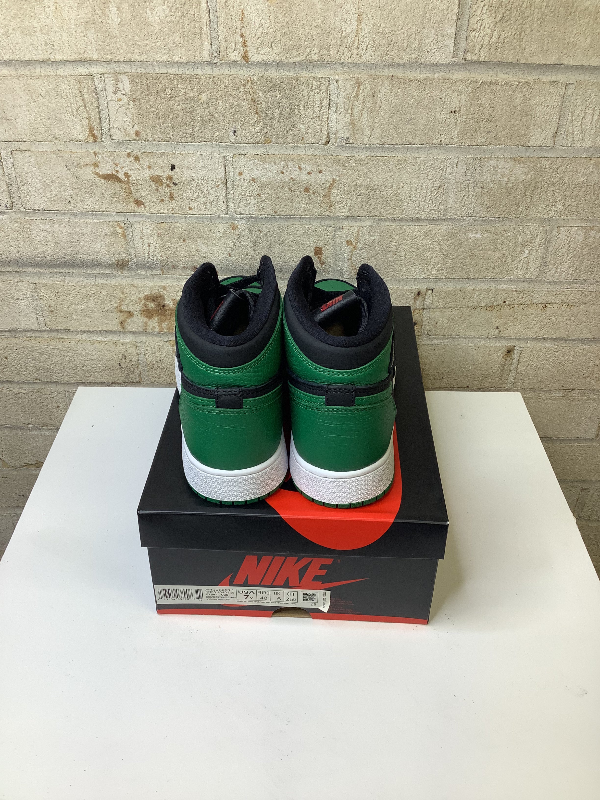 AIR JORDAN 1 PINE GREEN 2.0 Sneakers - Size 7Y (575441-030) - Men's/Women's Basketball Shoes for Casual Wear & Street Style