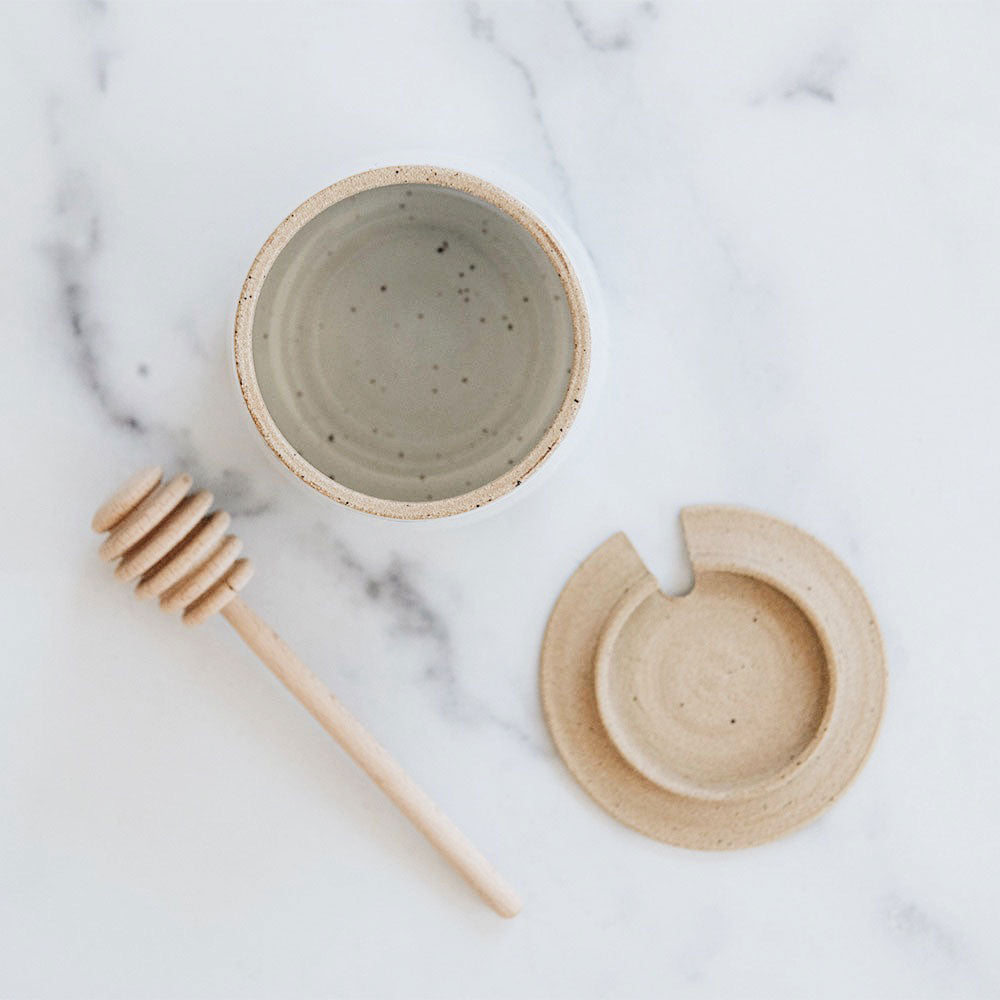 Premium Ceramic Honey Jar with Wooden Dipper - Airtight & Drip-Free Design for Freshness - Perfect for Tea, Toast, and Gourmet Kitchen Use