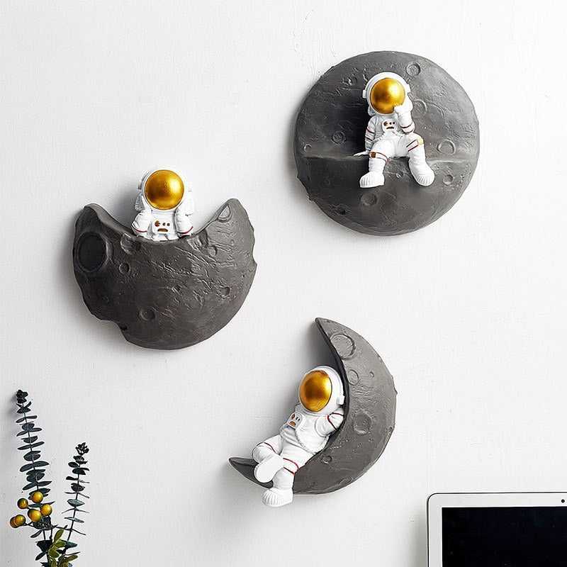 Kids Astronaut Wall Shelf Decor - Space Themed Floating Shelves for Bedroom & Playroom - Perfect for Organizing Toys, Books & Displaying Collectibles