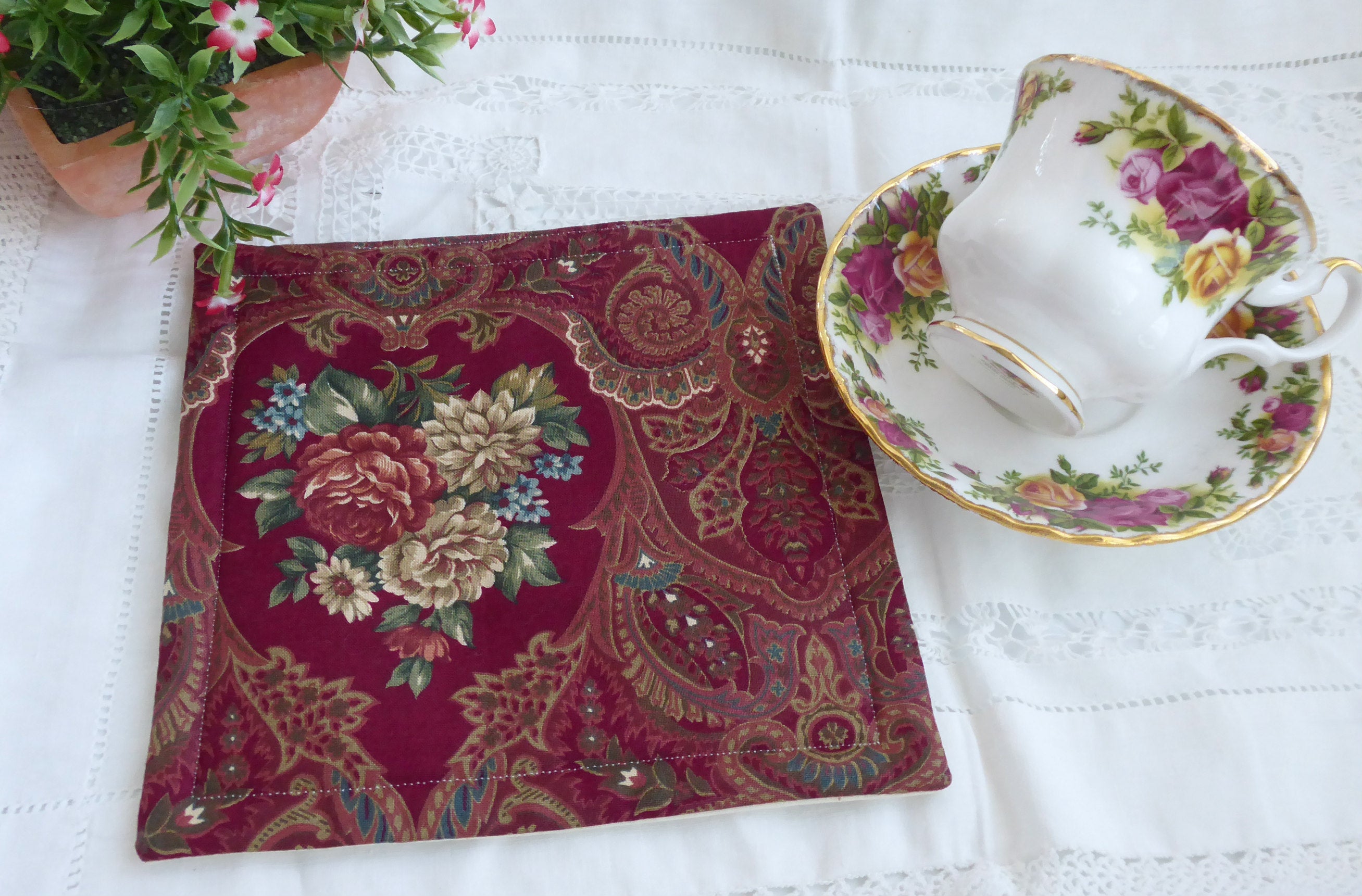 Handmade Red Paisley Floral Tea Cozy with Trivet - Insulated Tea Pot Cover - Perfect for Afternoon Tea, English Tea Parties & Kitchen Decor