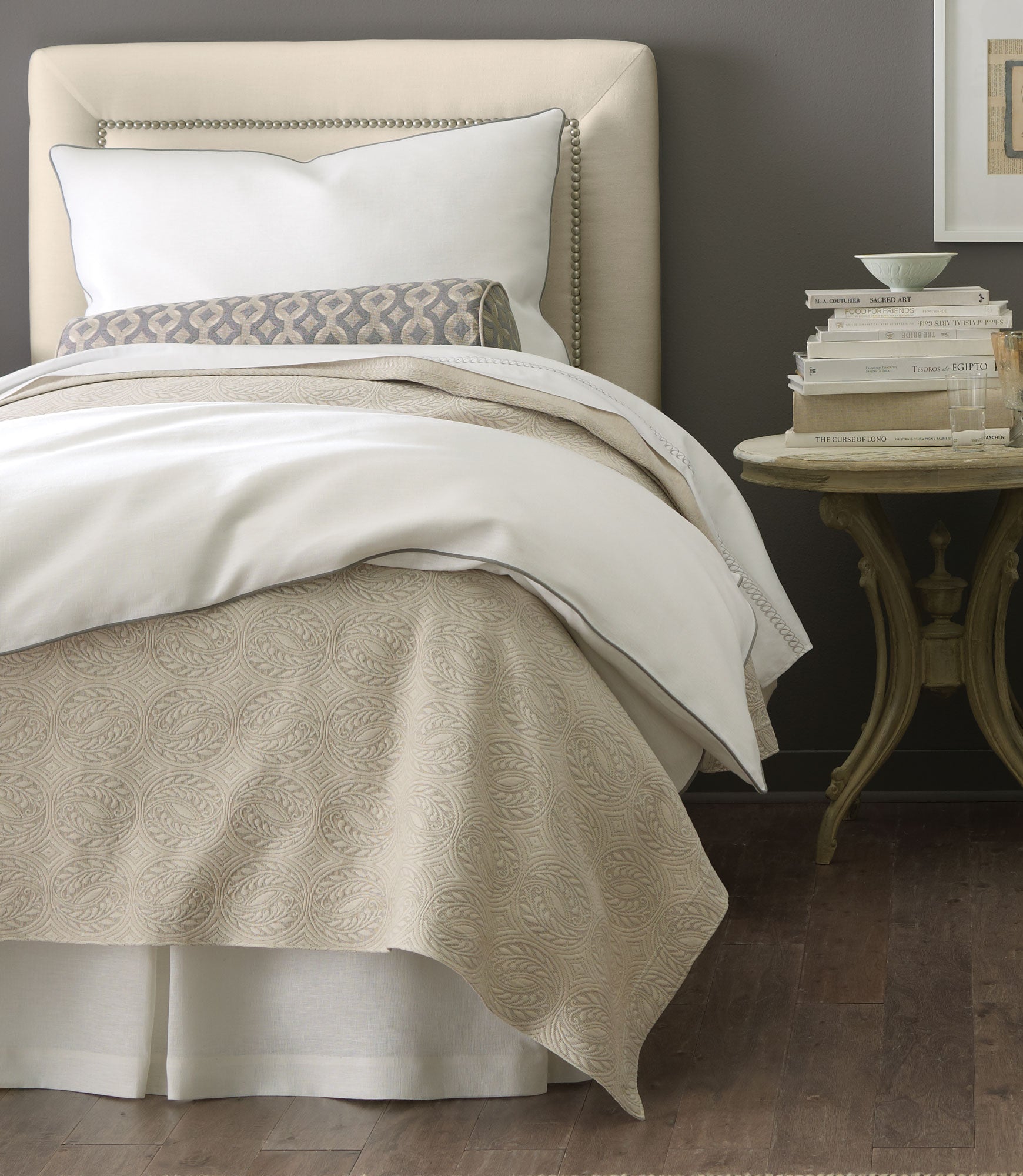 Luxury Vienna Matelassé Coverlet - Soft Quilted Bedspread for Queen Size Bed | Perfect for Guest Rooms, Master Bedrooms & Cozy Home Decor