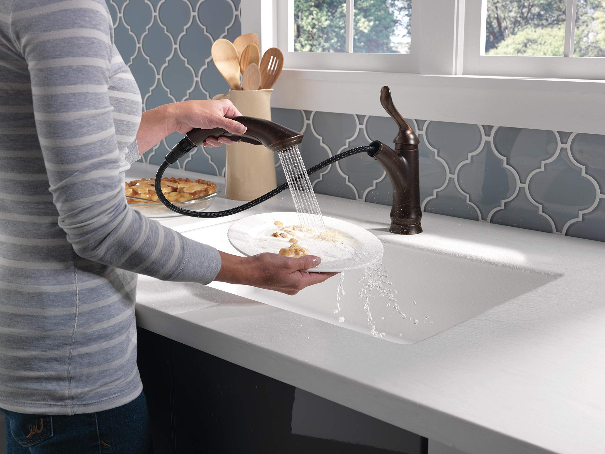 Delta Faucet Linden Pull-Out Kitchen Faucet in Oil Rubbed Bronze - Single Handle High Arc Sink Faucet with Sprayer (Model 4353-RB-DST) - Perfect for Modern Kitchens, Dishwashing & Food Prep
