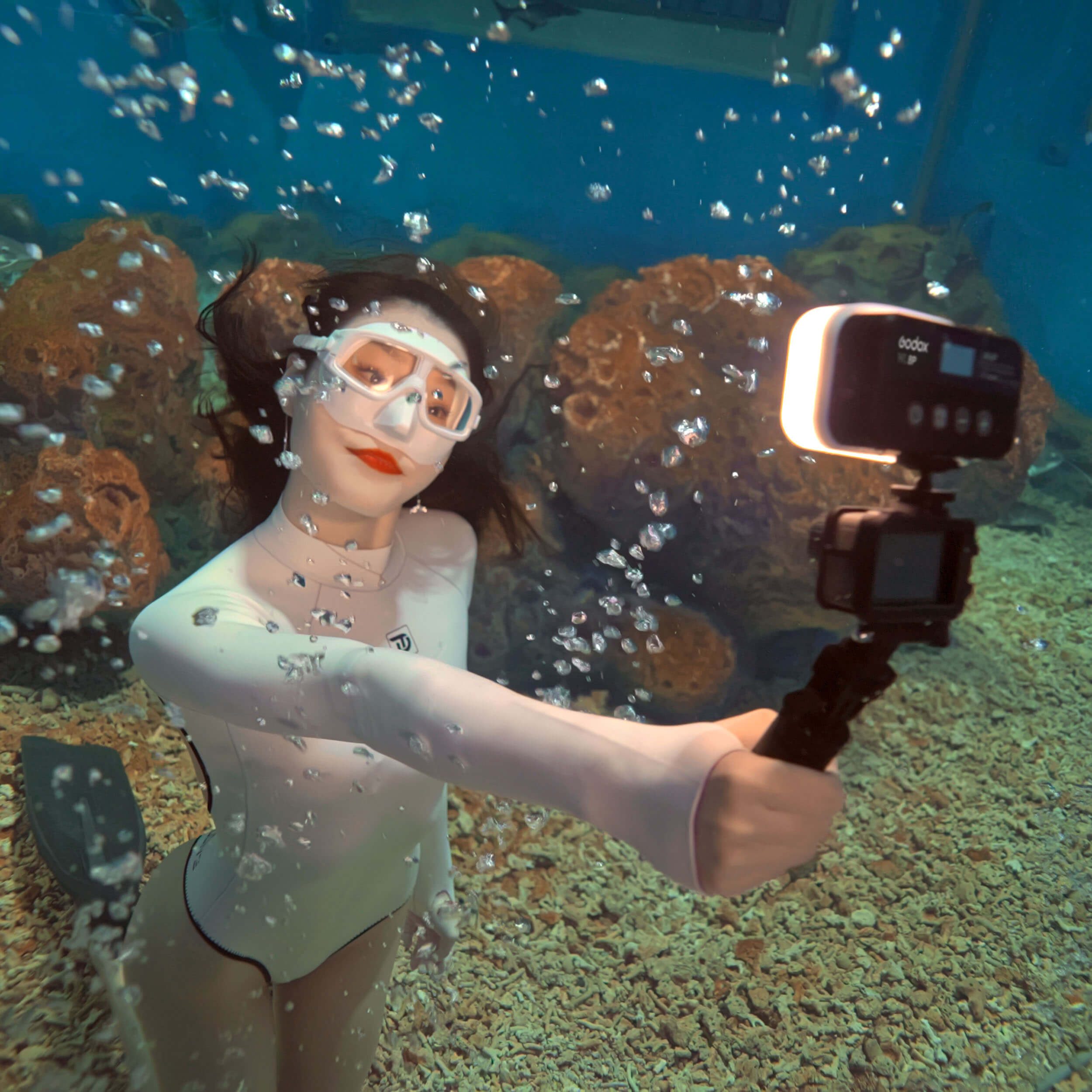 WL8P Pocket-Sized Bi-Color Waterproof LED Light - Perfect for Photography, Camping, and Emergency Use