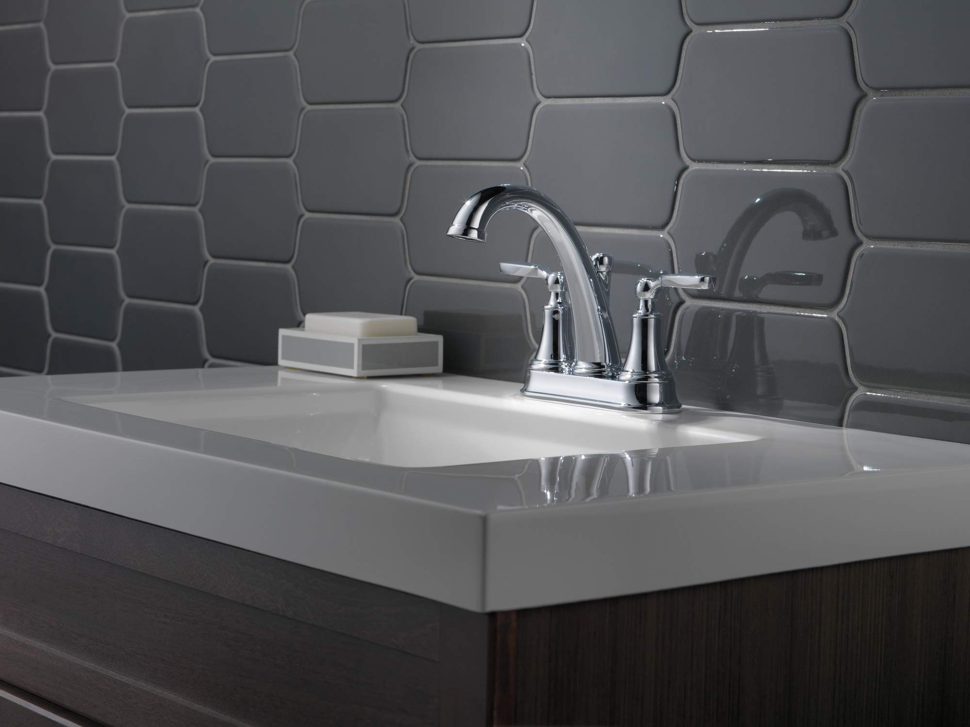 Delta Faucet 2532LF-TP Woodhurst Centerset Bathroom Sink Faucet - Chrome Finish Modern Vanity Faucet for Small Bathrooms & Powder Rooms - Ideal for Guest Baths, Apartments & Compact Spaces - Perfect for Water-Saving and Easy Installation in Tight Spaces