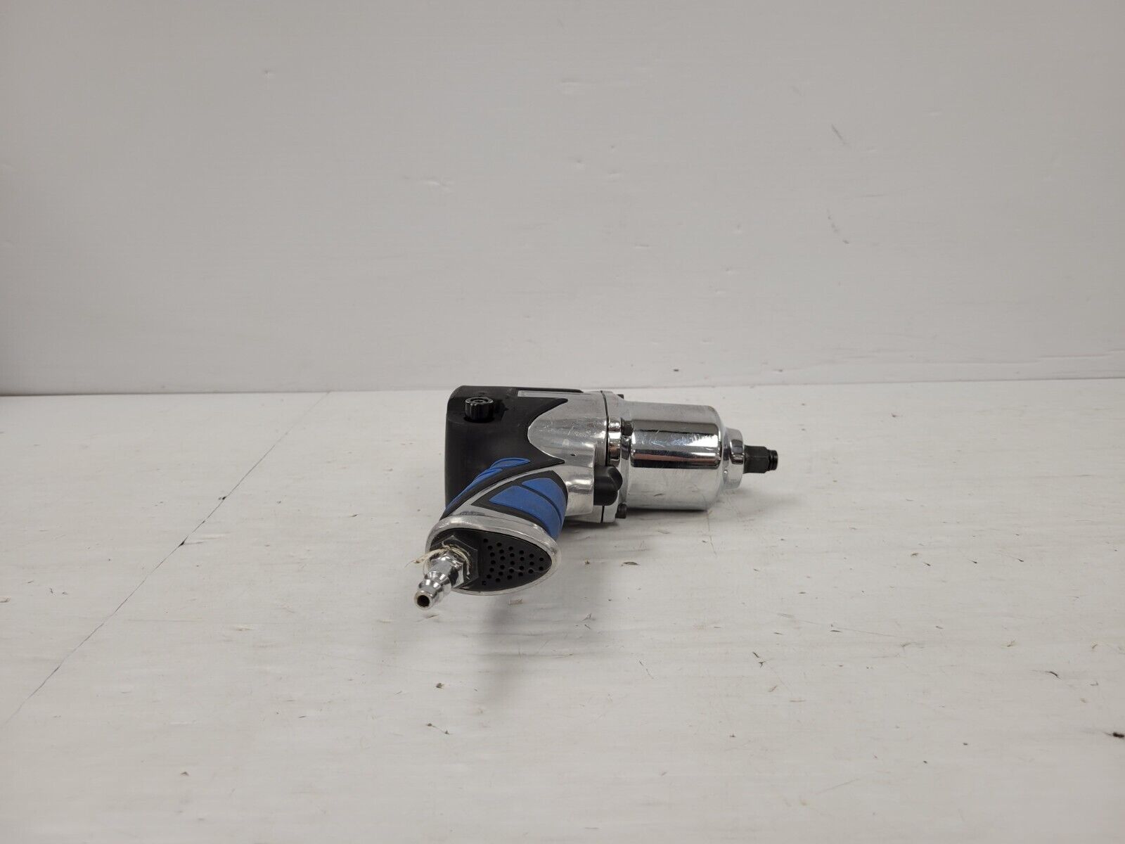 Mastercraft 058-9327 4 Air Impact Wrench - Heavy Duty Pneumatic Tool for Automotive Repair & Tire Changes