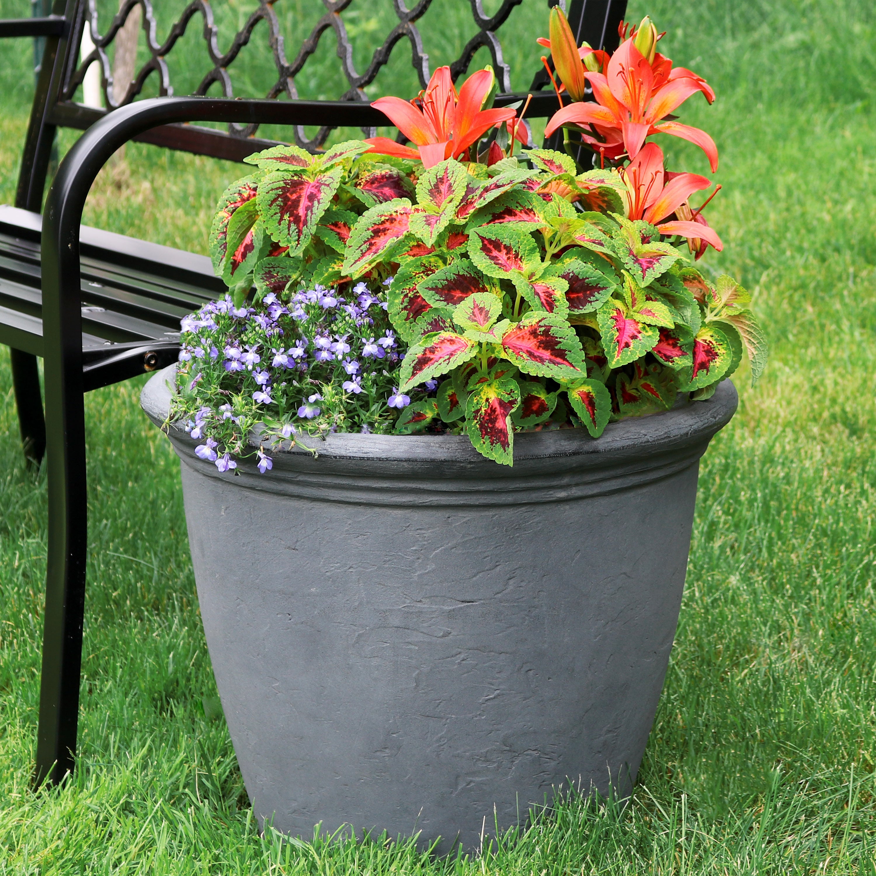 Sunnydaze Anjelica 20-Inch Outdoor Resin Planter - Durable Garden Flower Pot for Patio, Deck & Backyard Decor