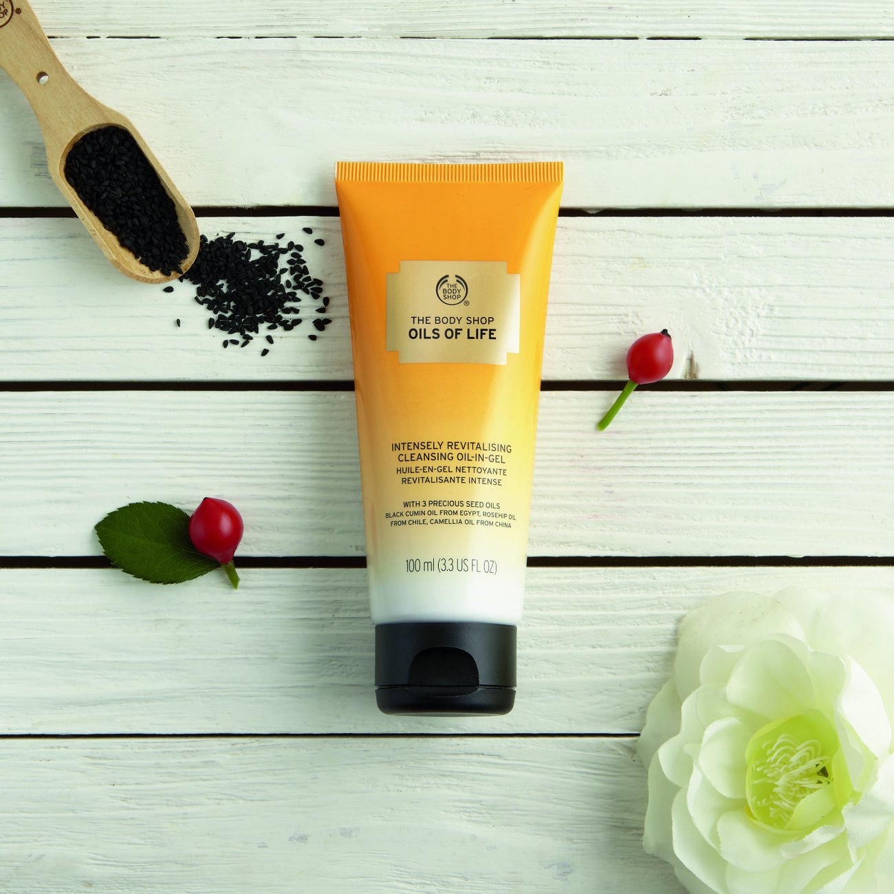 The Body Shop Oils of Life Revitalizing Cleansing Oil-in-Gel 100ml - Gentle Face Wash for Dry & Sensitive Skin - Perfect for Daily Skincare Routine & Makeup Removal
