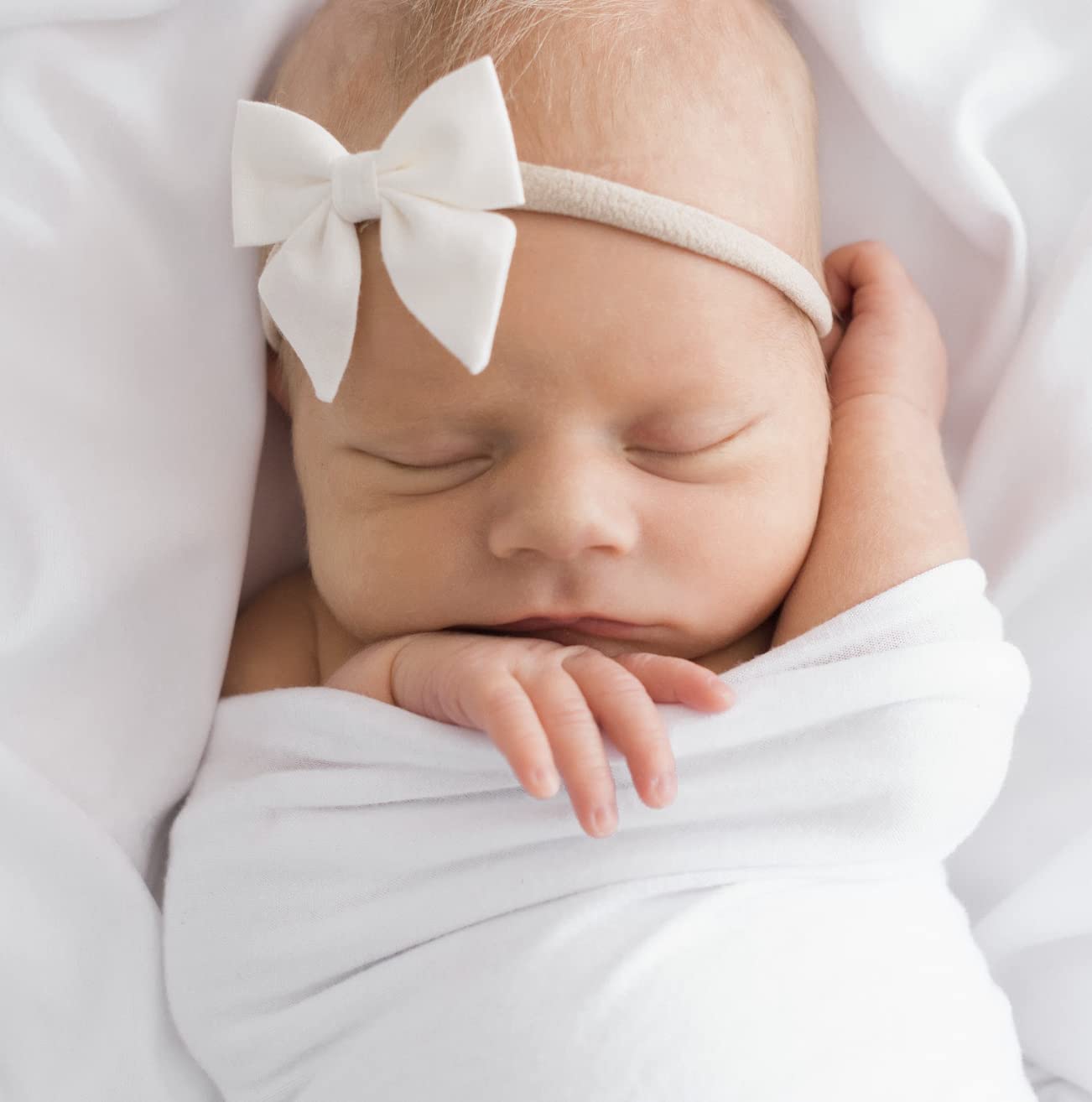 Mini Piggy Bow Headband True White - Adorable Hair Accessory for Kids, Babies, and Party Events