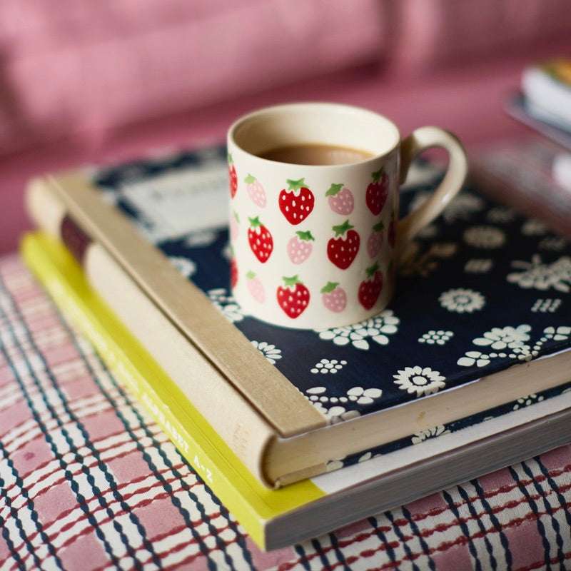 Strawberry Printed Ceramic Coffee Mug - Insulated Travel Cup for Hot & Cold Drinks - Perfect for Home, Office, or Gifts