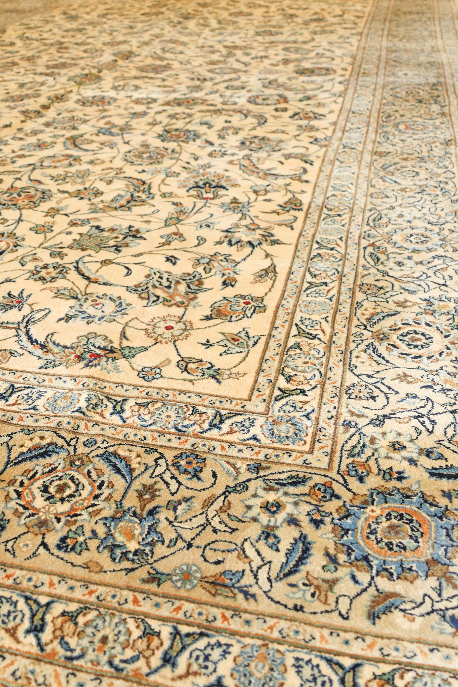 Vintage Keshan Handwoven Traditional Persian Rug J71971 - Perfect for Living Room, Bedroom & Home Decor