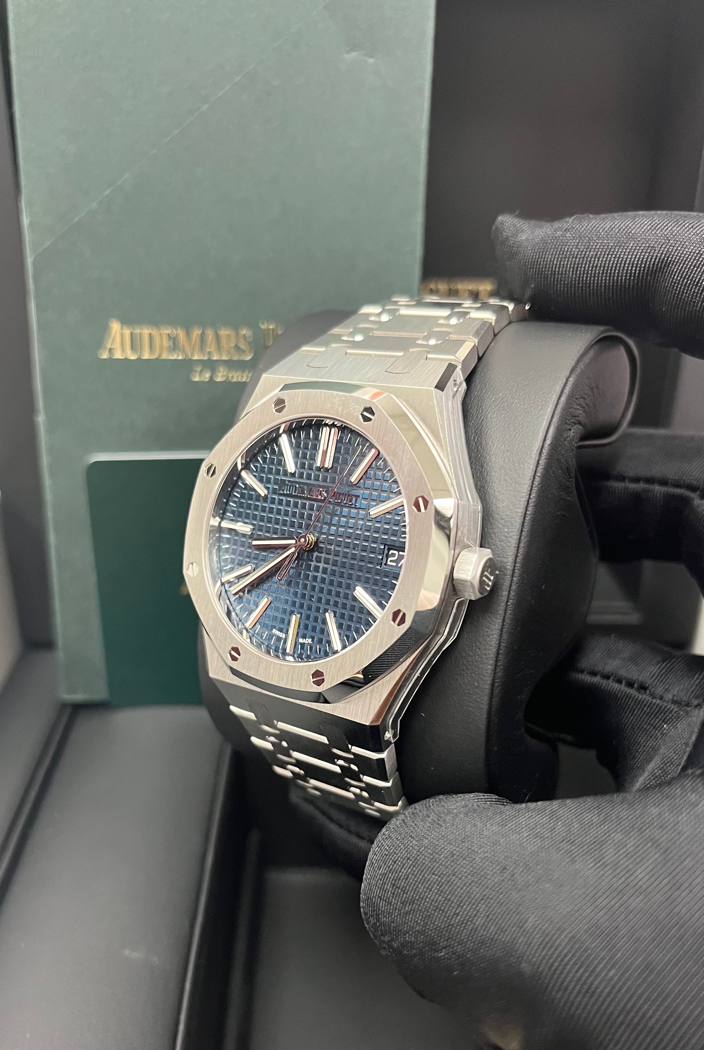 Audemars Piguet Royal Oak 41mm Men's Luxury Watch - Stainless Steel Case, Blue Dial (Ref.15510ST.OO.1320ST.06) - Perfect for Business, Formal Events & Luxury Collectors
