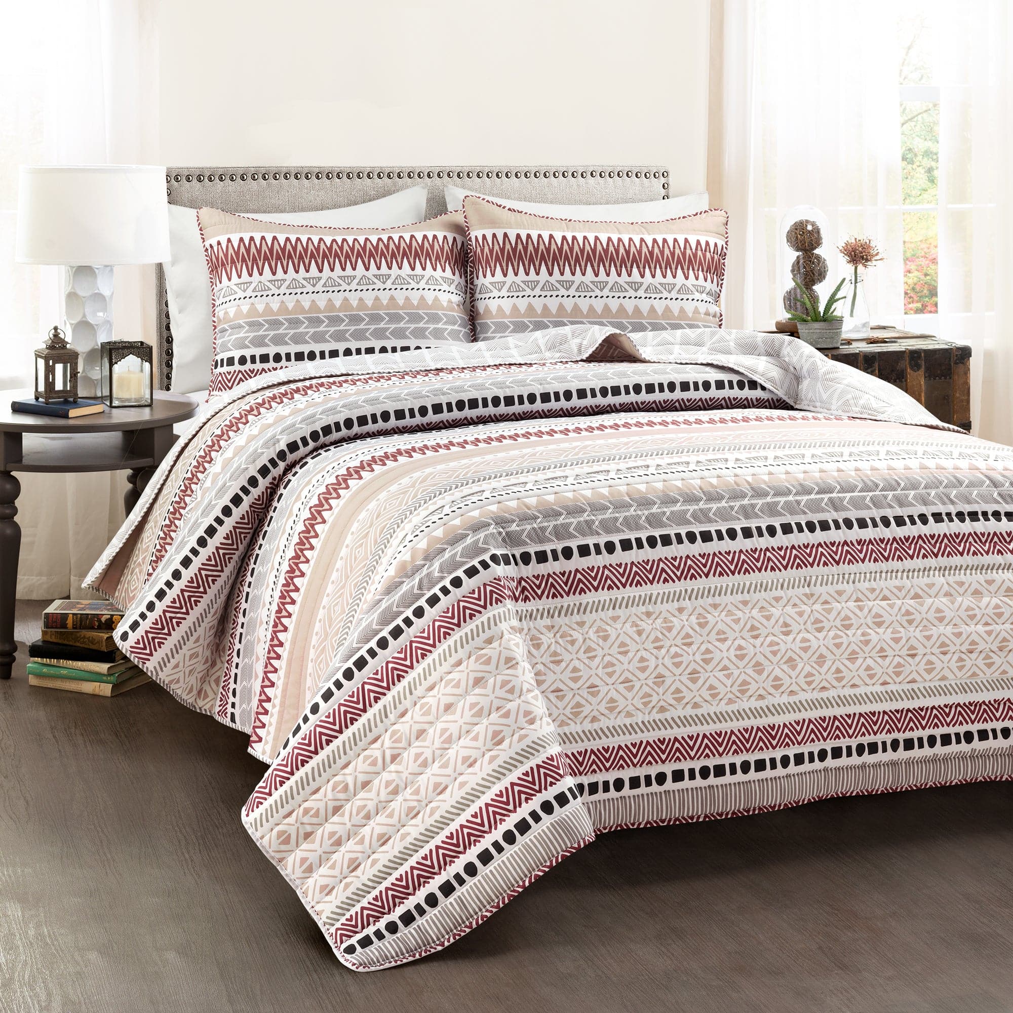 Southwest Stripe Reversible 3-Piece Quilt Set - King Size Bedding with Matching Pillow Shams, Southwestern Style for Bedroom & Guest Room Decor