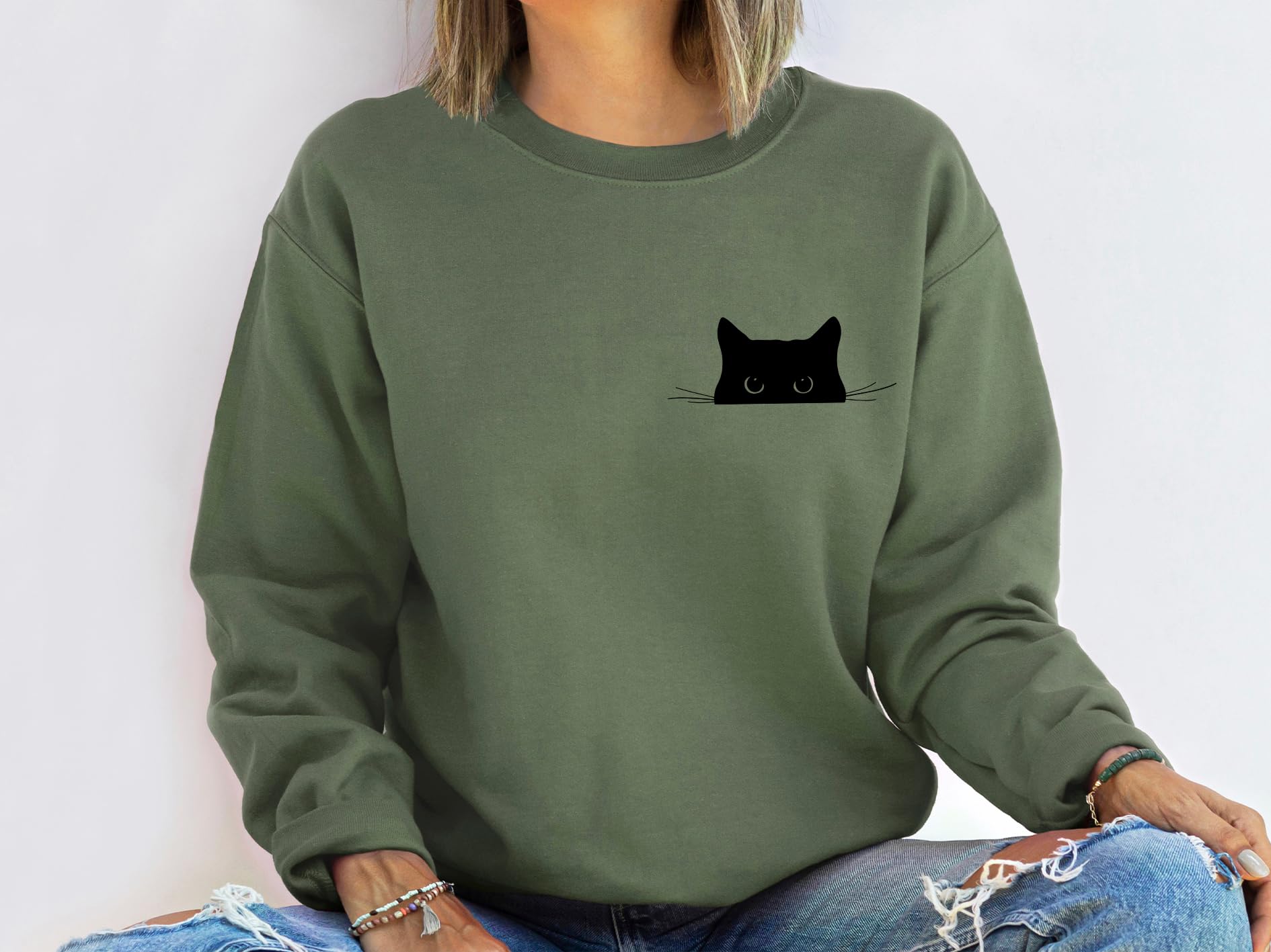 Cute Cat Sweatshirt for Women - Funny Black Cat Peeking Design - Perfect Gift for Cat Lovers & Cat Moms - Cozy Fall & Winter Fashion for Casual Wear, Cat-Themed Parties & Gifts