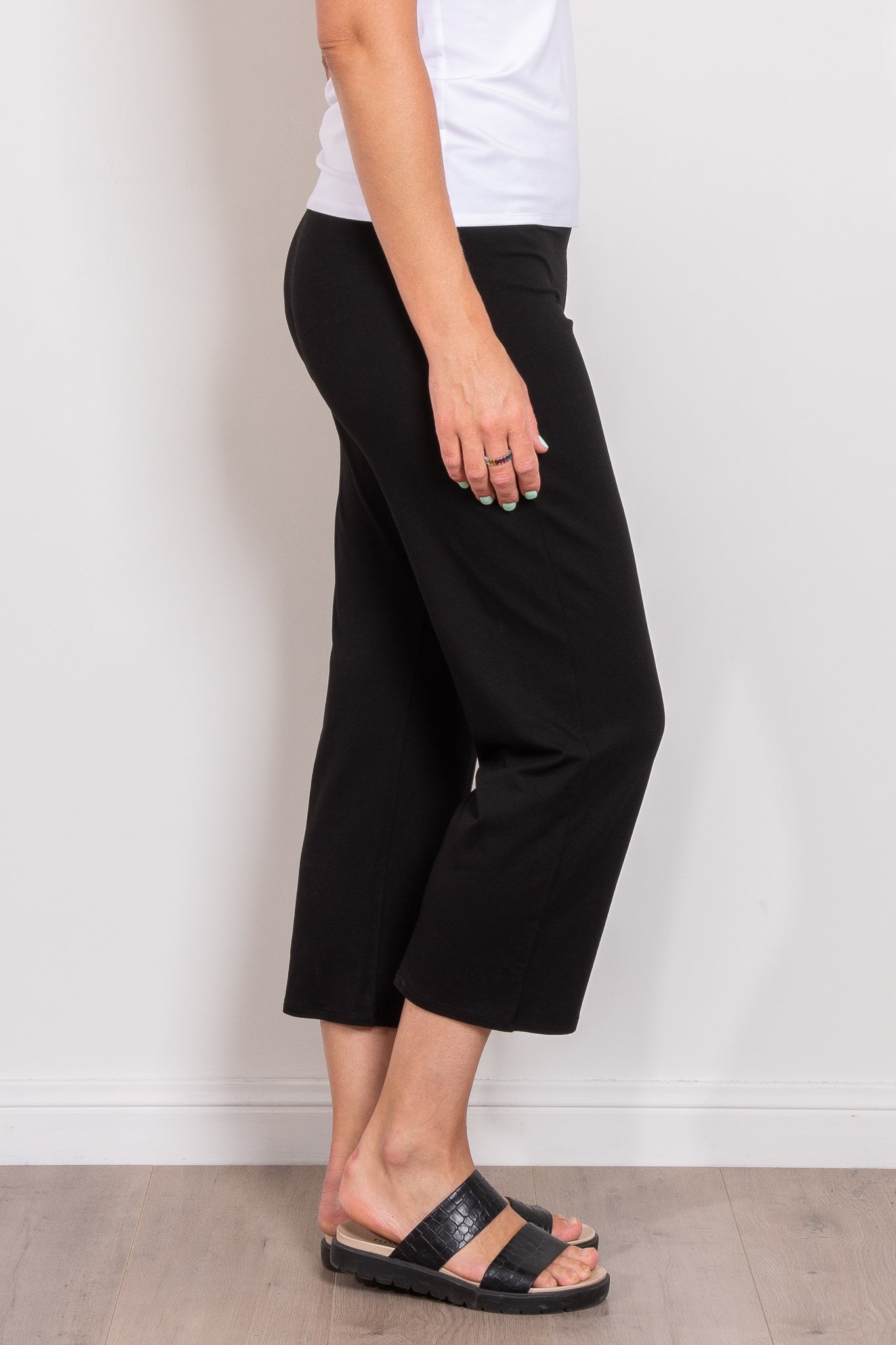 Mela Purdie Women's 3/4 Length Yoga Pants - Soft Matte Jersey Fabric for Workout & Lounge Wear - Perfect for Yoga, Pilates & Casual Comfort