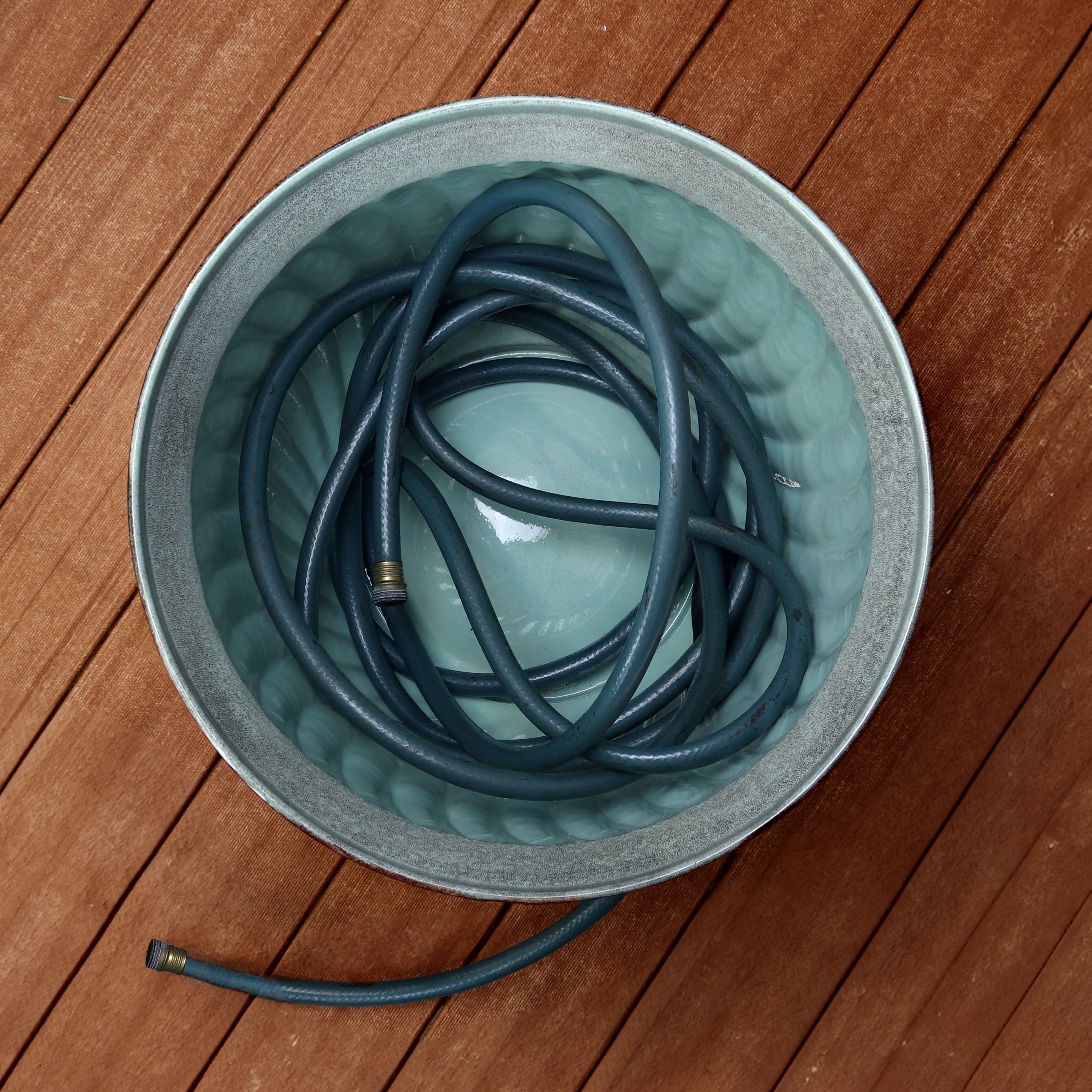 Sturdy Metal Garden Hose Holder with Lid - Durable Outdoor Storage for Hoses, Perfect for Patio, Yard & Garden Organization