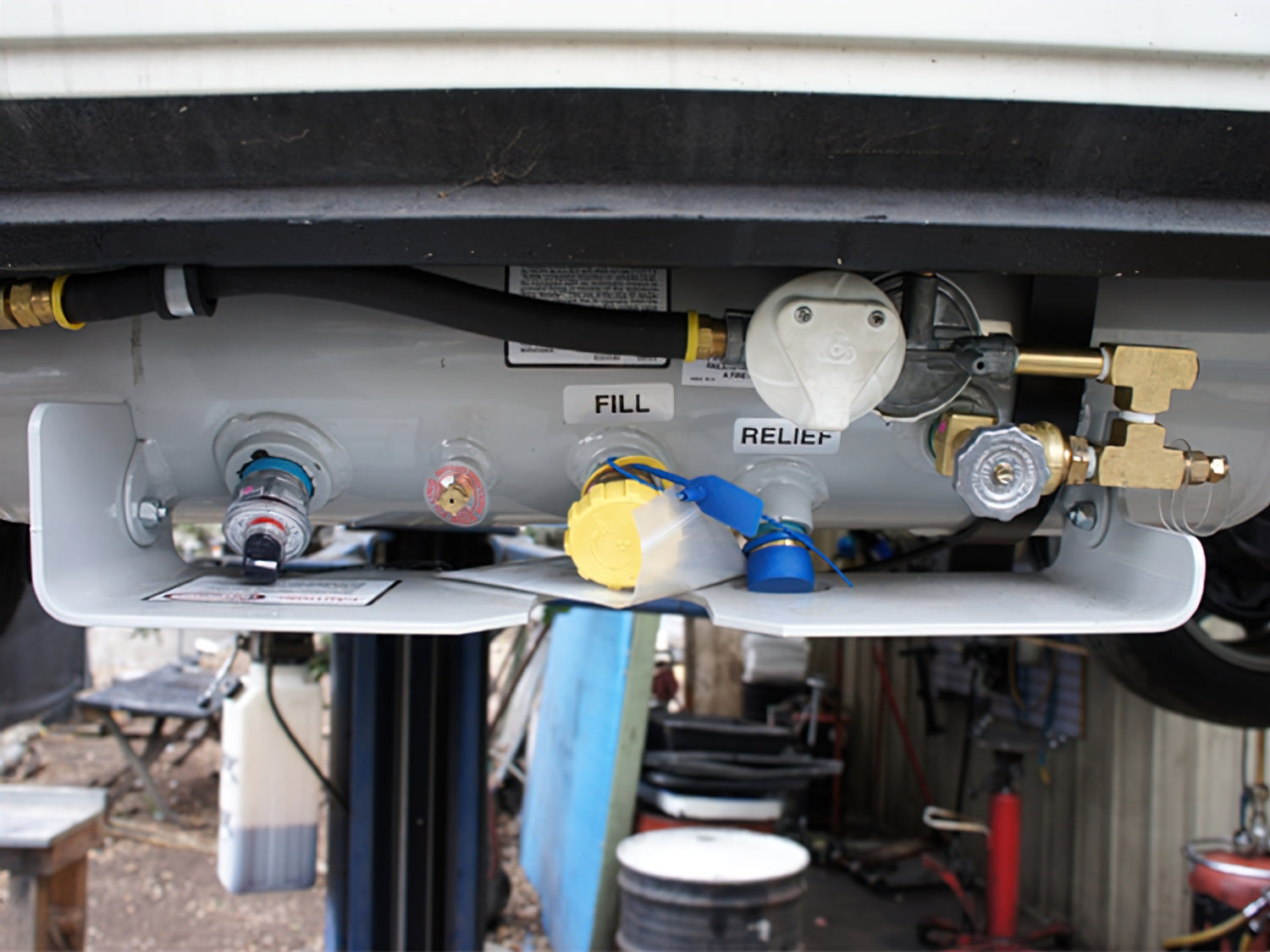 High Capacity LP Tank with Built-in Level Indicator - Perfect for Camping, RV Travel, and Outdoor Grilling