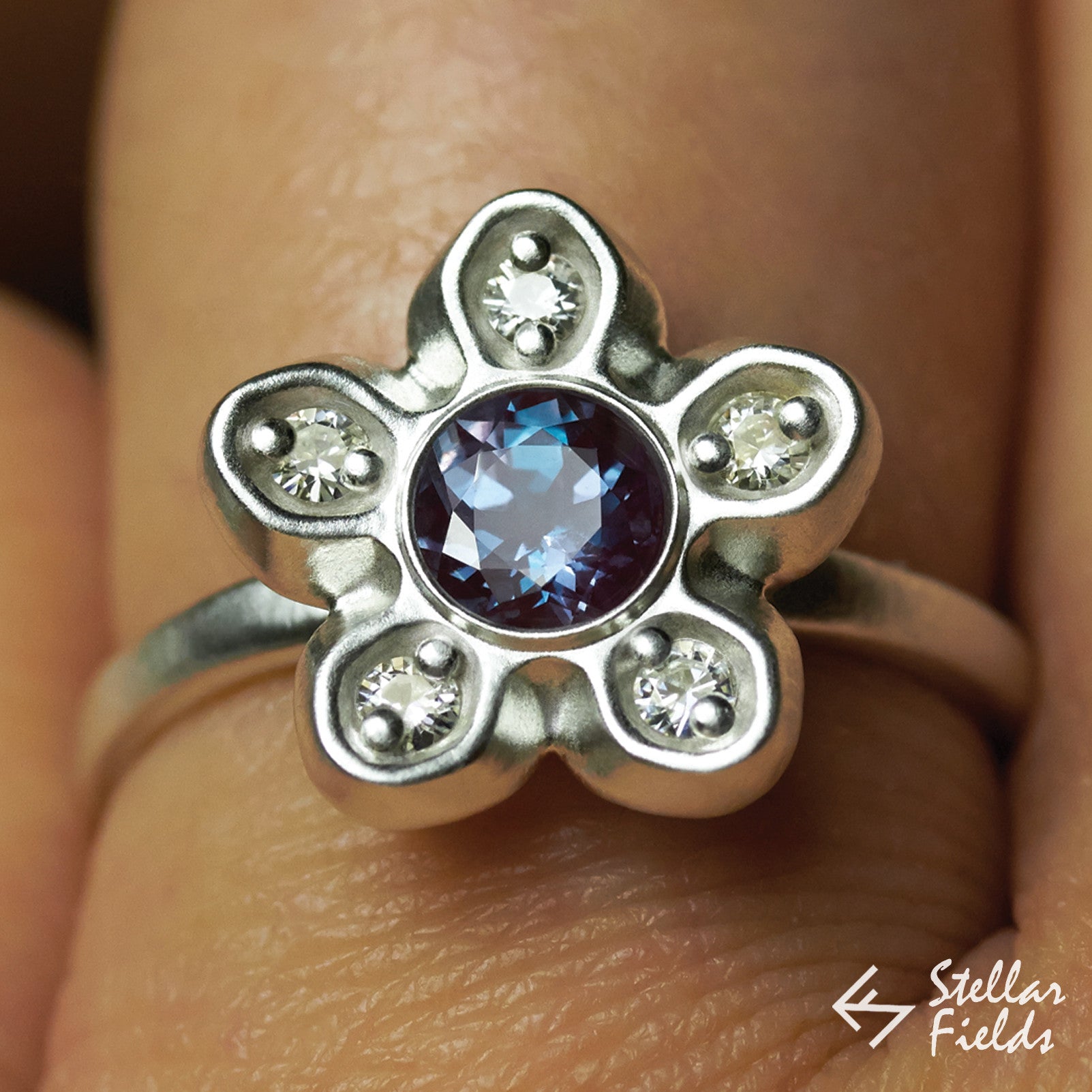 Chatham™ Alexandrite & Diamond Accents Star Engagement Ring for Women - Vintage Inspired 14K Gold Wedding Band, Perfect for Proposals, Anniversaries & Romantic Gifts