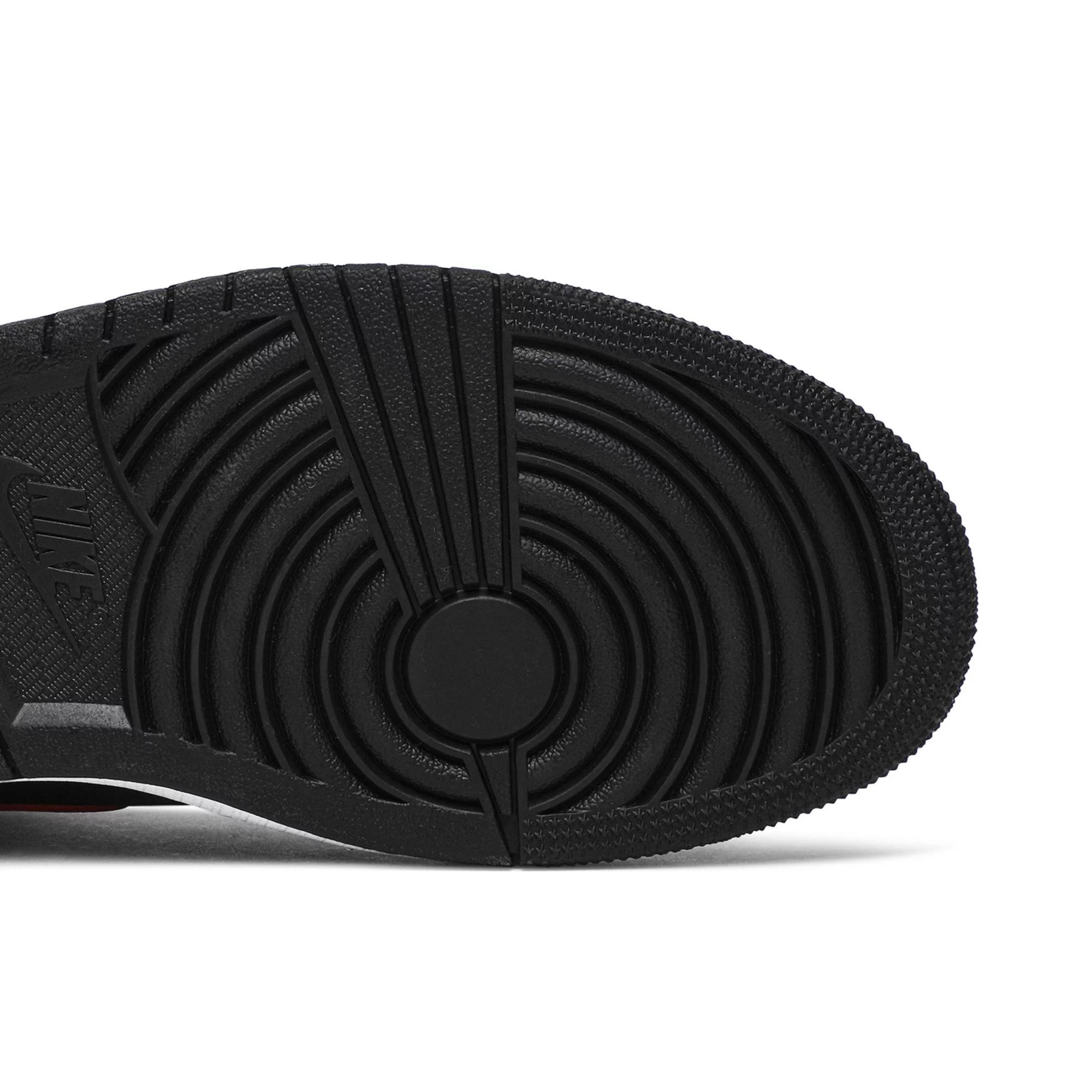 Air Jordan 1 Mid 'Reverse Bred' Basketball Shoes for Men (2018 Release) - High-Top Sneakers for Streetwear, Casual & Court Performance