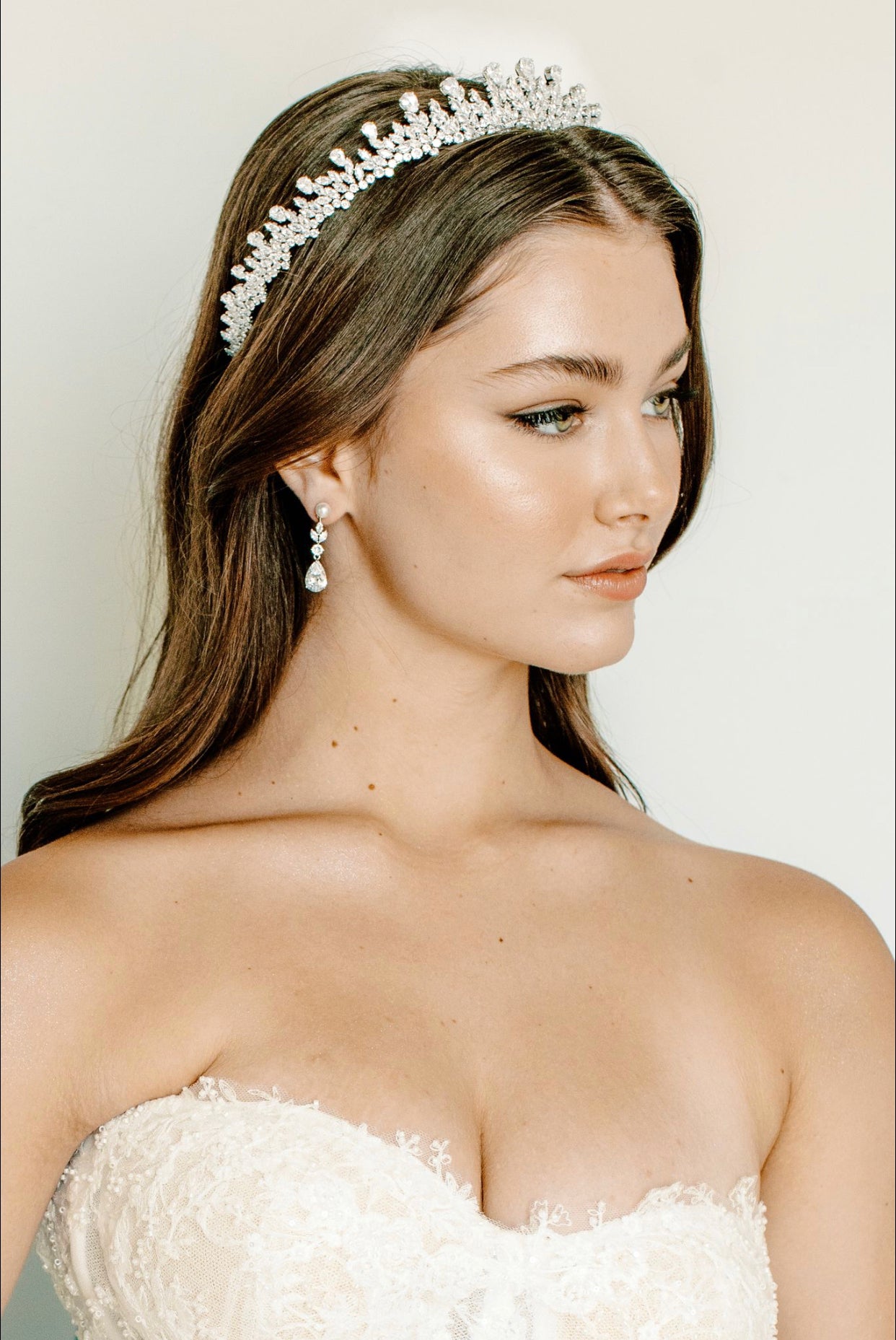 Royal Bridal Crown Tiara for Weddings - Elegant Crystal Wedding Headpiece for Bride, Bridesmaids, and Prom - Perfect for Bridal Shower, Ceremony, and Special Occasions