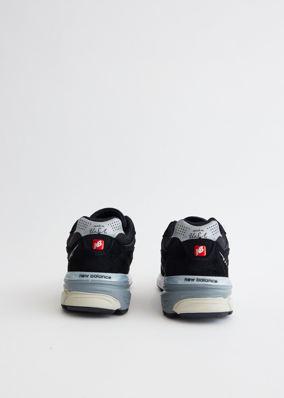New Balance 990v3 Black Men's Running Shoes - Comfortable & Durable Sneakers for Walking, Jogging, and Everyday Wear