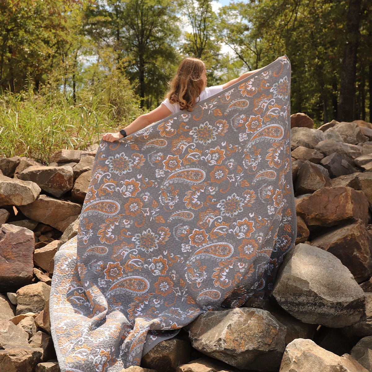 Abbie Western Paisley Reversible Quilt Set - Queen Size Bedding with Floral Design - Perfect for Farmhouse, Boho & Country Style Bedrooms