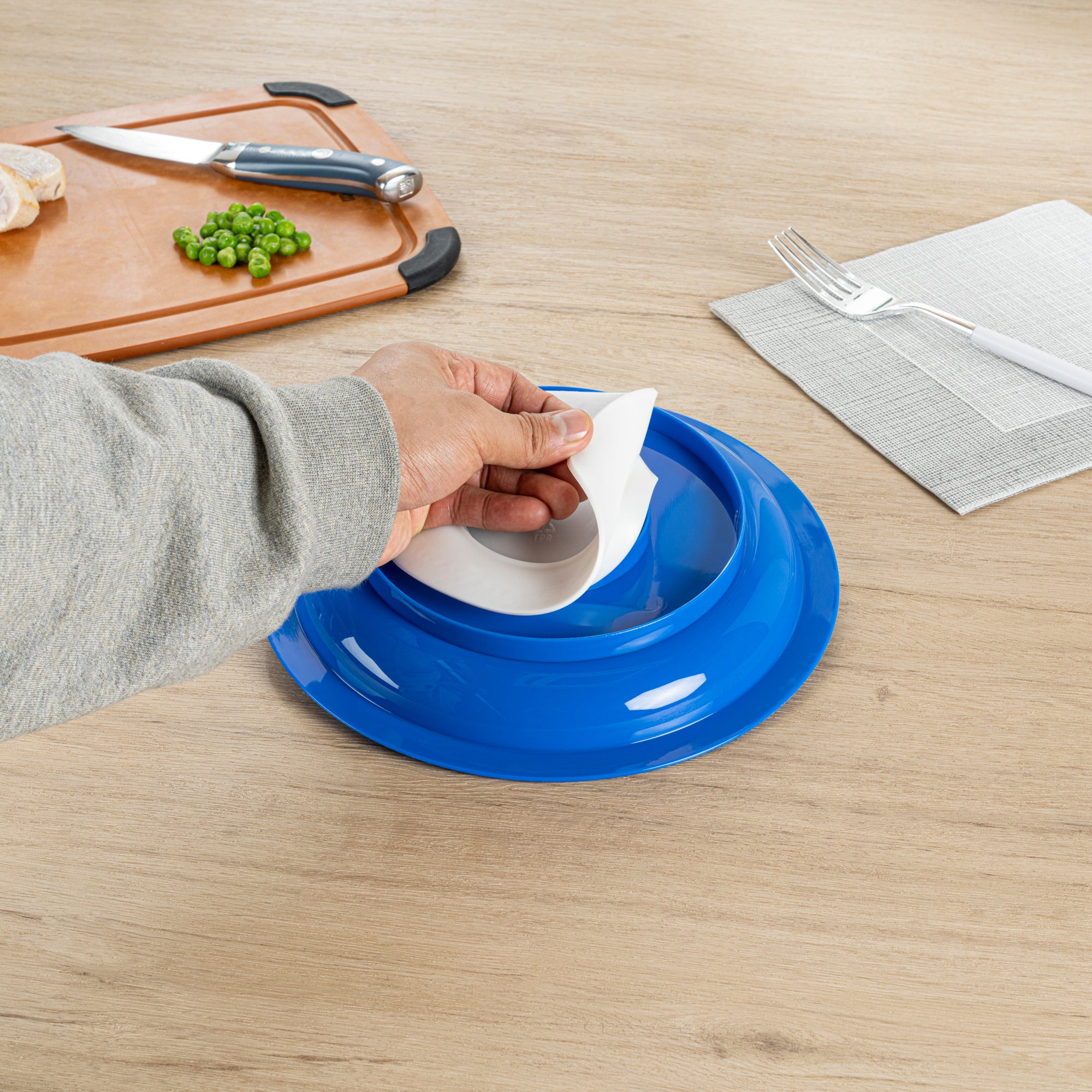 Adapt Tek Round Blue Plastic Scoop Plate - Spillproof Design with Strong Suction Base - 9