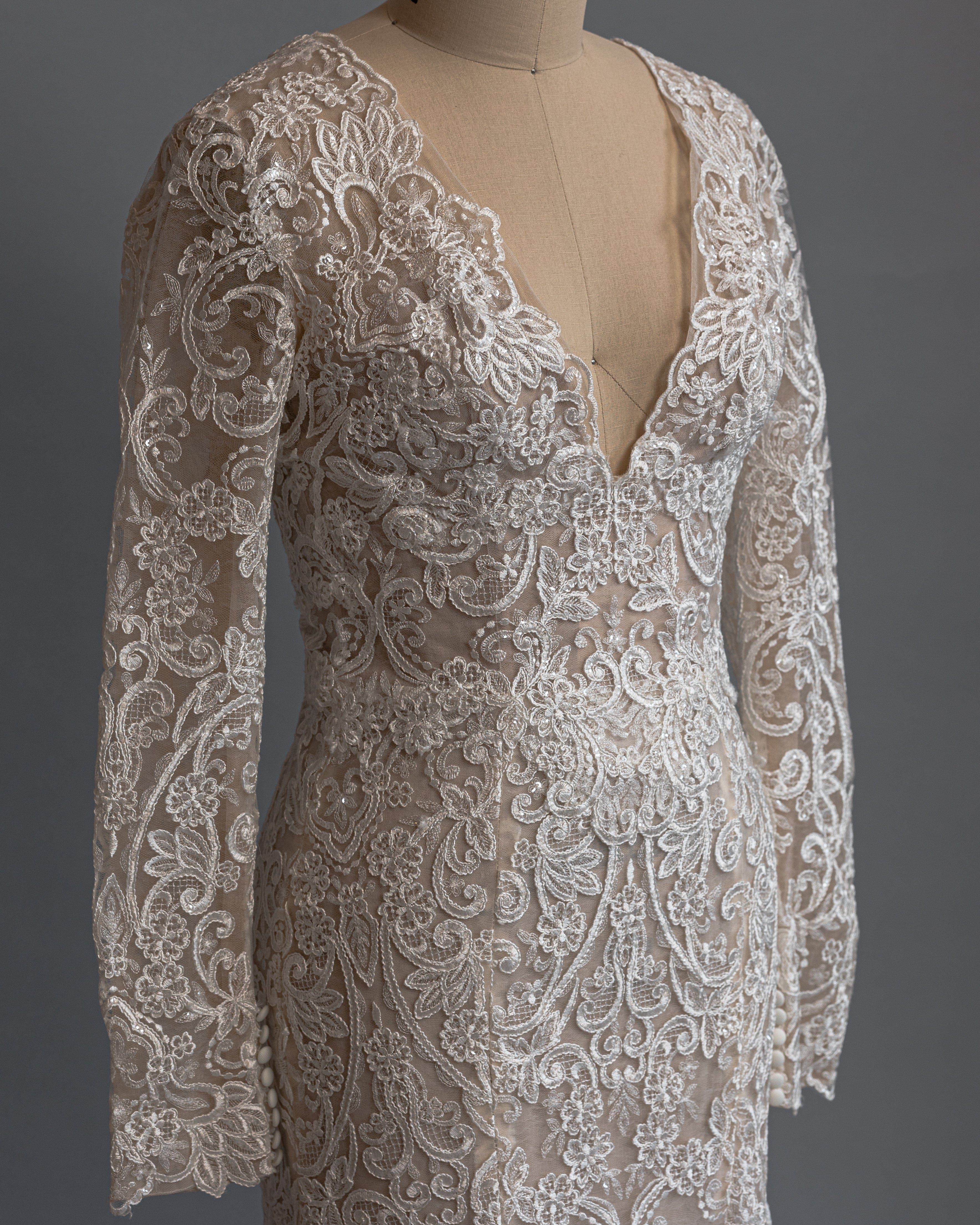 Monique Lhuillier Bliss BL20202 Wedding Dress Size 12 - Perfect for Bridal Showers, Beach Weddings & Formal Ceremonies