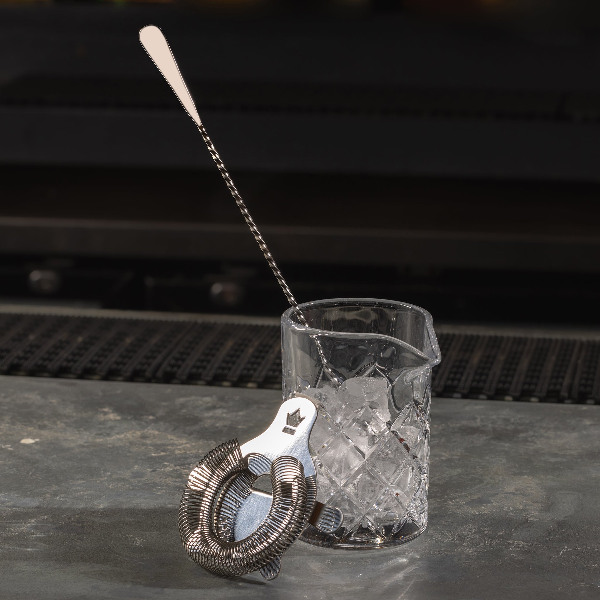 BUSWELL® BOBTAIL Cocktail Strainer - Premium Stainless Steel Bar Tool for Mixing, Filtering, and Serving Cocktails - Perfect for Home Bars, Professional Bartending, and Cocktail Parties