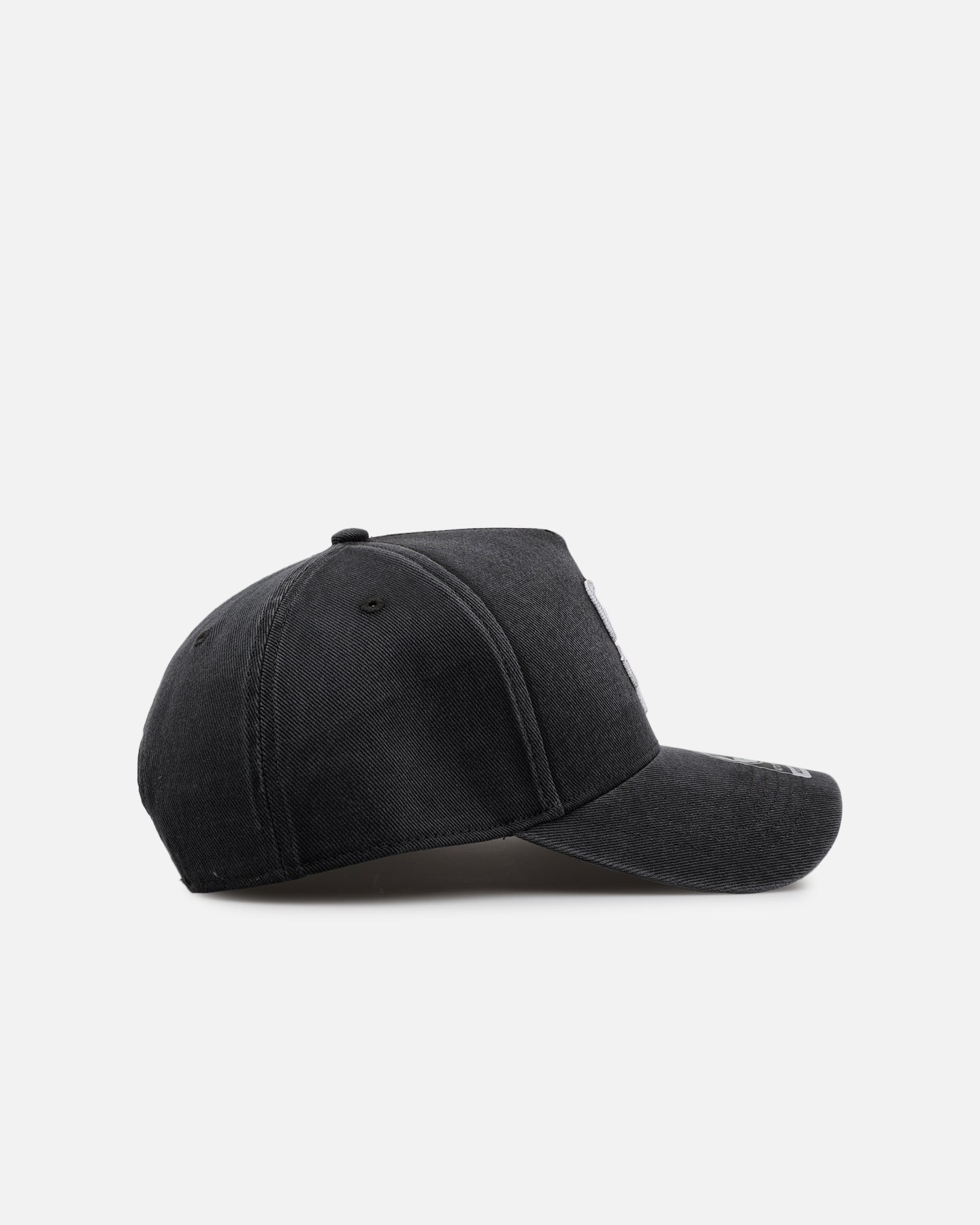 47 Brand San Diego Padres 'Washed Black' Snapback Hat - Adjustable Baseball Cap for Men & Women - Perfect for Baseball Games, Streetwear Fashion & Casual Outings