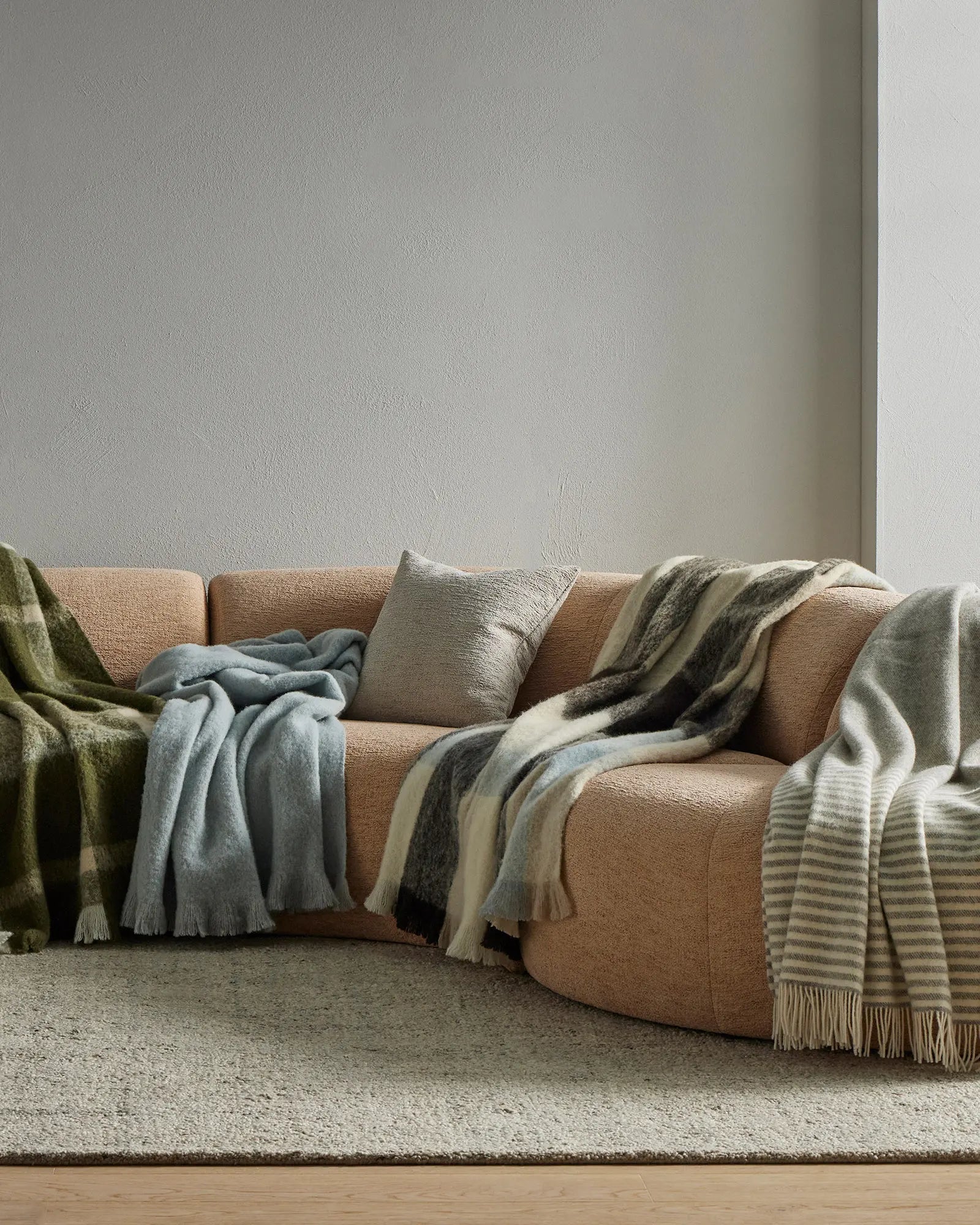 Hyde Throw Breeze - Soft & Lightweight Summer Blanket for Outdoor Picnics, Beach Trips, and Cozy Evenings