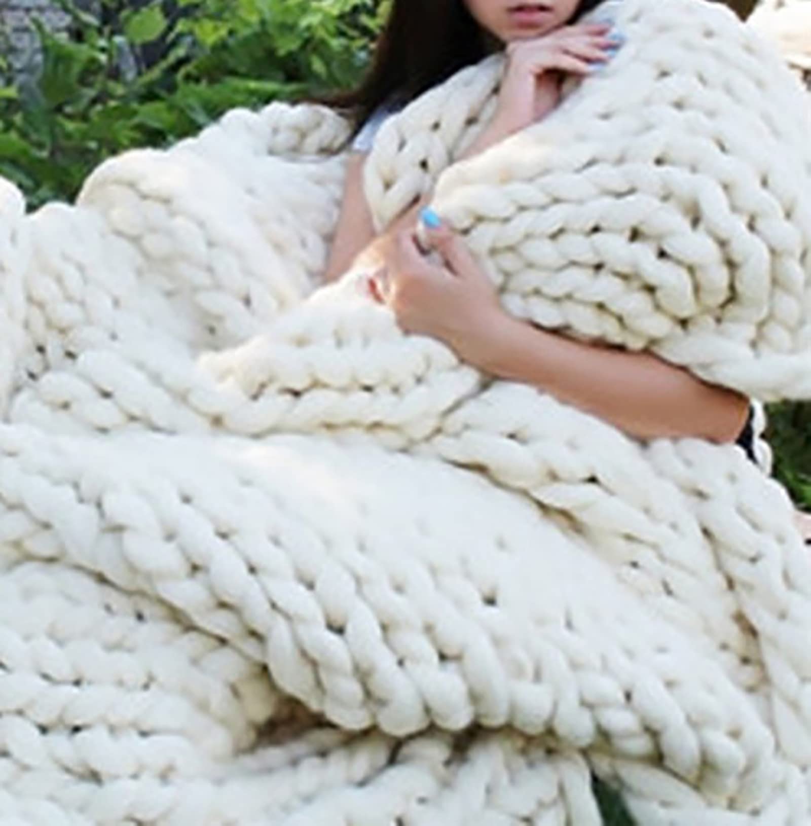 Soft Chunky Knitted Wool Throw Blanket - Handmade Cozy Bed & Sofa Blanket for Home, Yoga & Travel - White 47x59 Inches (120x150cm) - Perfect for Winter Nights, Living Room Decor & Gift Giving