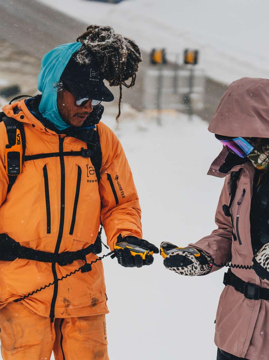 BCA Tracker 4 Avalanche Beacon 2024 - Professional Snow Safety Gear for Backcountry Skiing & Snowboarding