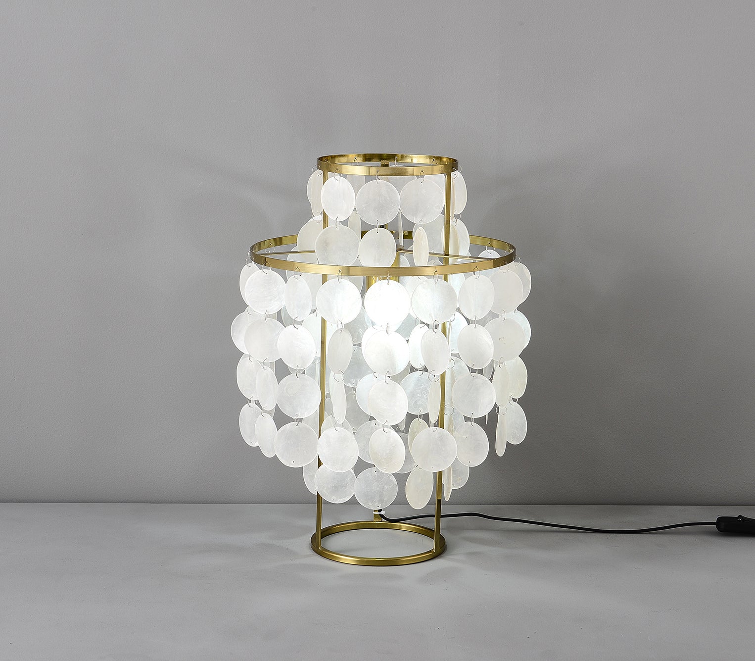 Modern Round Shell Table Lamp - Elegant Bedside & Living Room Lighting for Home Decor - Perfect for Bedrooms, Offices, and Cozy Reading Nooks