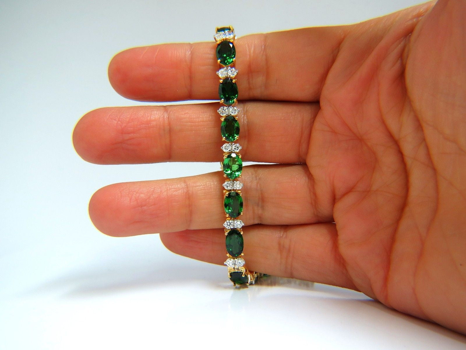21.68CT Natural Vivid Bright Green Tsavorite Diamond Tennis Bracelet - Elegant Jewelry for Weddings, Parties & Special Occasions