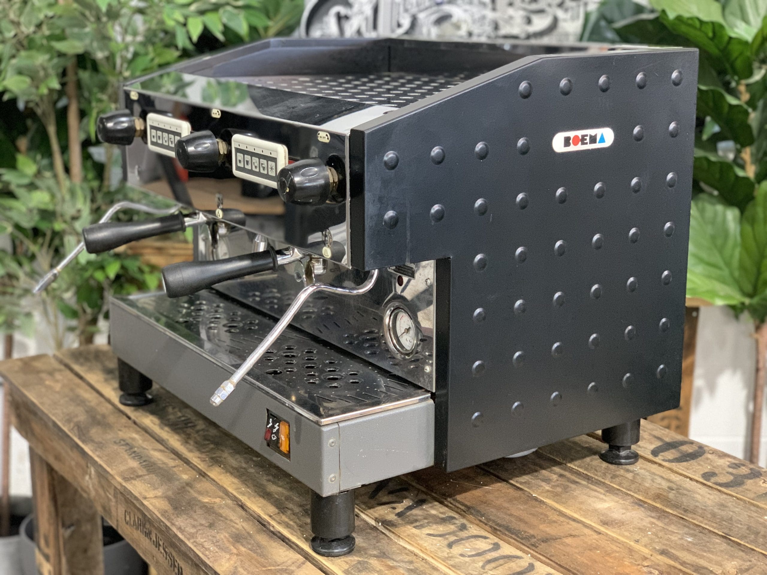 Boema Deluxe D V215A 2 Group Commercial Espresso Machine - Low Cup Black for Cafes & Restaurants | Perfect for High Volume Coffee Shops & Professional Baristas