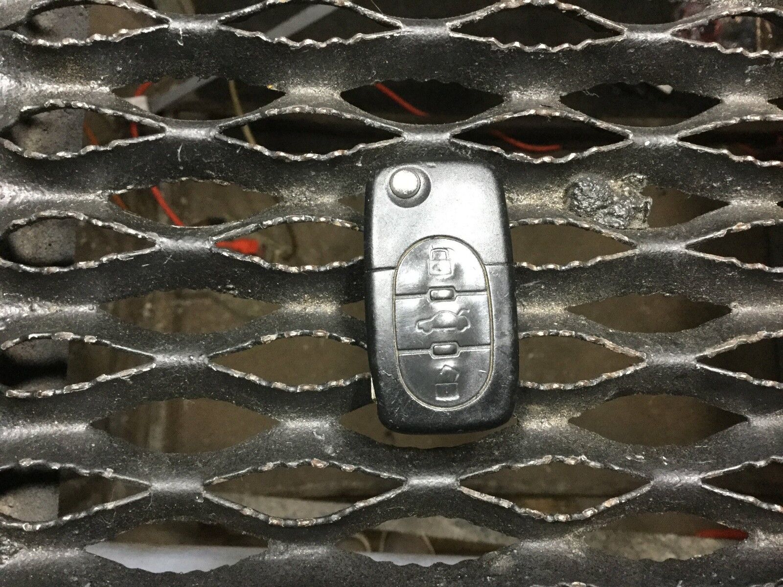 03-07 Audi A4 Smart Remote Key 8T0959754C OEM Replacement - Car Key Fob for Easy Locking & Unlocking, Perfect for Daily Commute & Travel