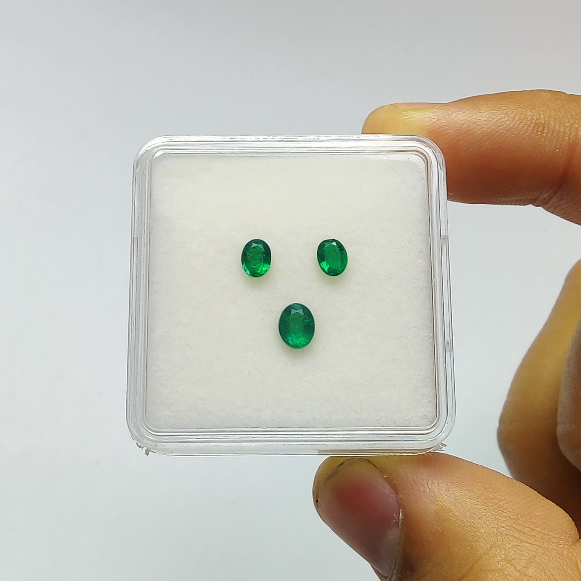 Natural Untreated Green Emerald Gemstone Set - 0.80cts Oval Cut (4.5*3.5mm & 5*4mm, 3pcs) | Jewelry Making, Engagement Rings & Gift Giving