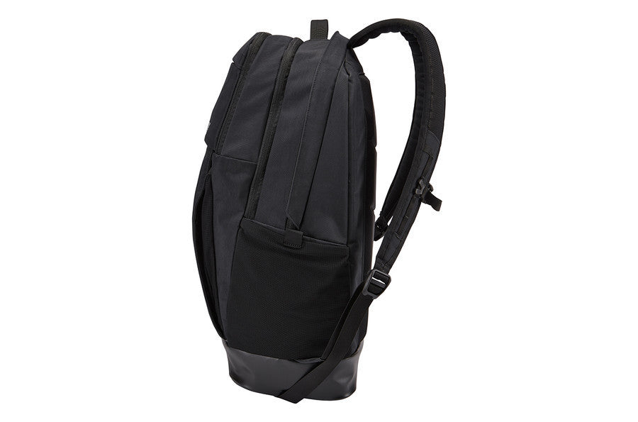 Thule Paramount Daypack - Lightweight Hiking Backpack for Men & Women, Durable Black Daypack for Travel, Work & Outdoor Adventures