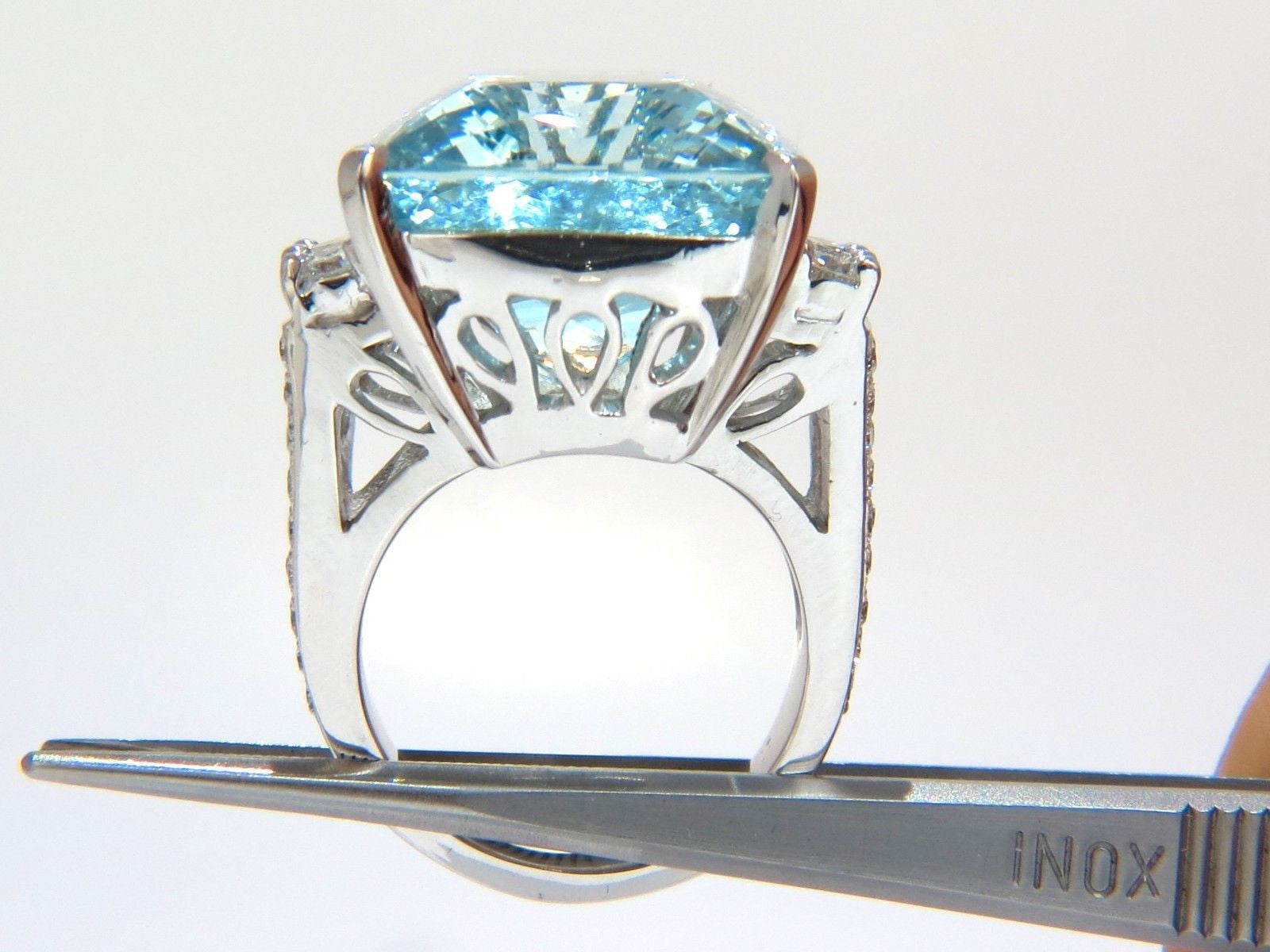 39.10ct GIA Certified Natural Cushion Cut Aquamarine Diamond Ring in 14kt White Gold - Vivid Aqua Blue Gemstone for Engagement, Wedding & Special Occasions