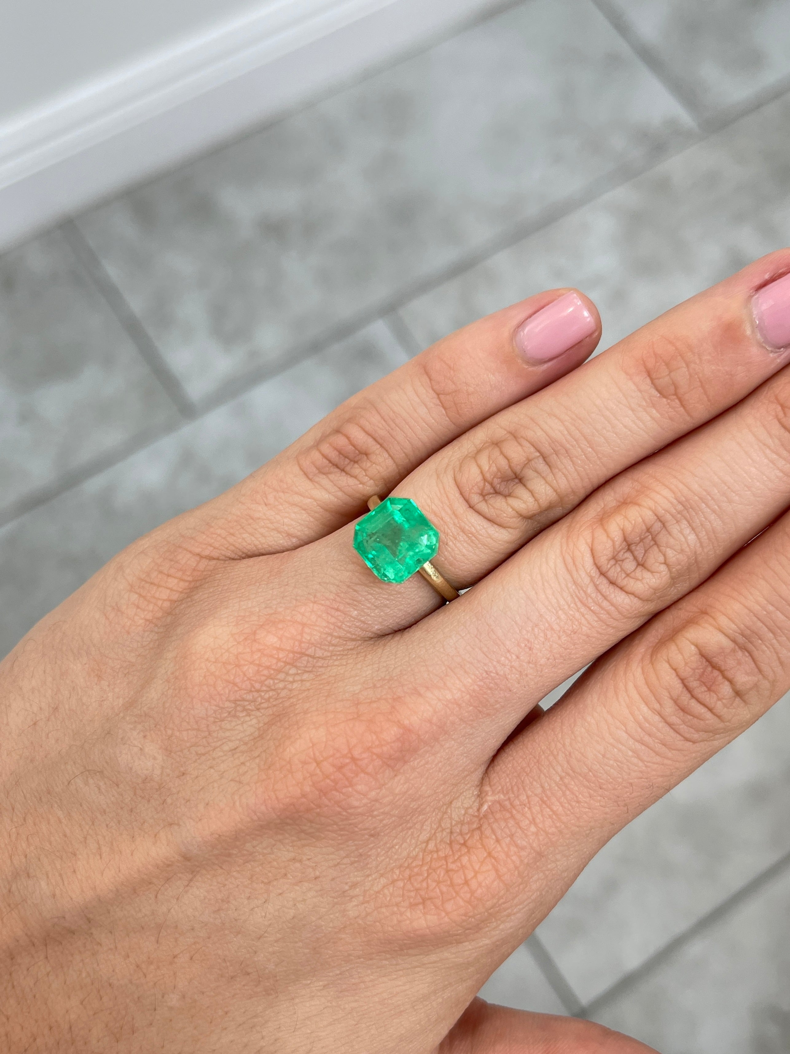 5.57 Carat 10x10mm Medium Yellowish Loose Colombian Emerald Asscher Cut Gemstone for Jewelry Making, Engagement Rings & Luxury Gifts