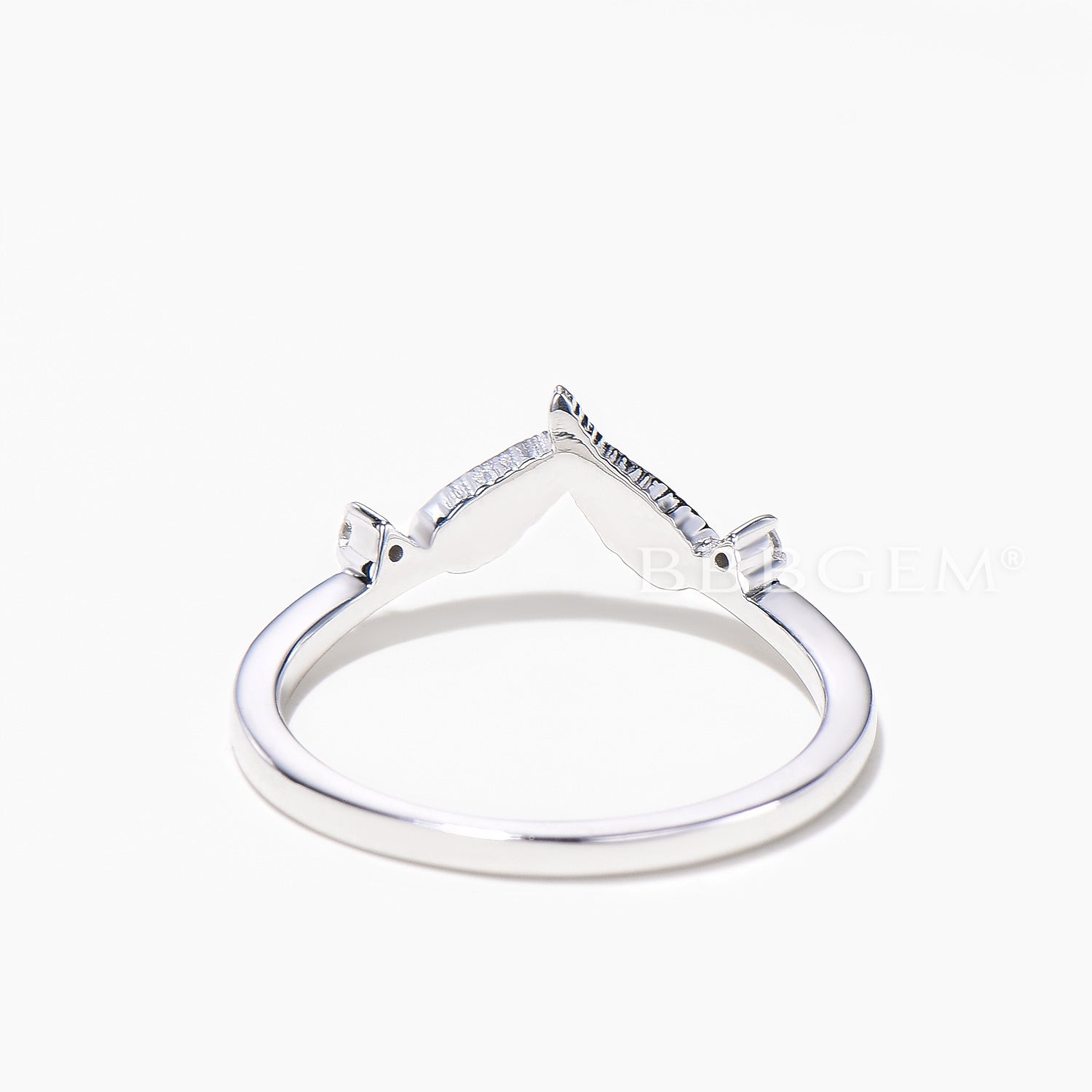Round Cut Diamond Curved Feather Wedding Ring - Moissanite White Gold Band for Women - Elegant Bridal Jewelry, Anniversary Gift, Engagement Ring for Special Occasions